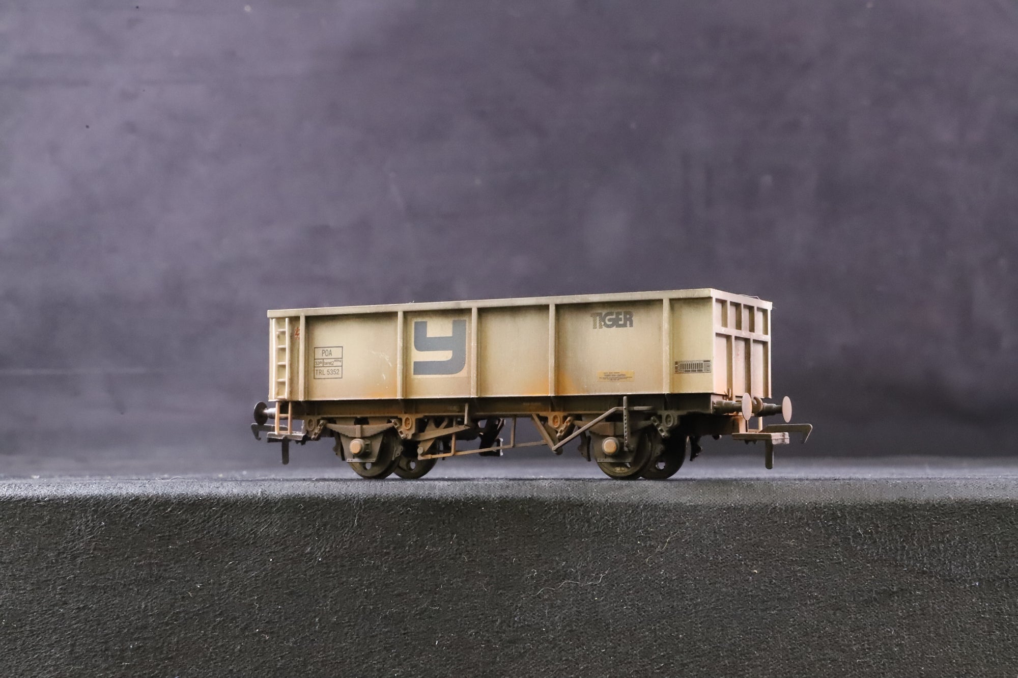 Bachmann OO Rake of 4 Mineral Wagons 'Yeoman', Weathered