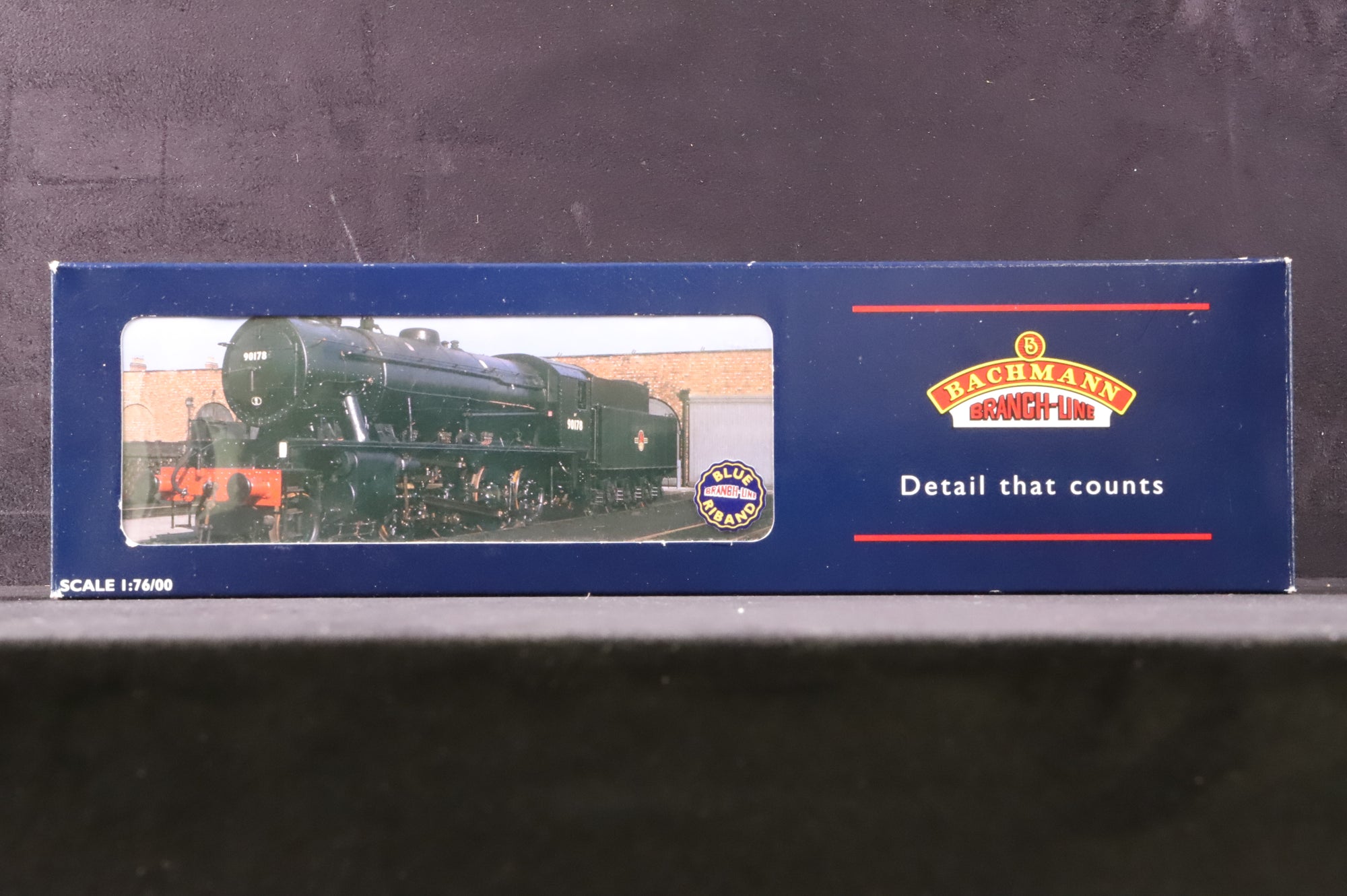 Bachmann OO 32-251 WD 2-8-0 Austerity 90274 in BR Black w/ Early Crests