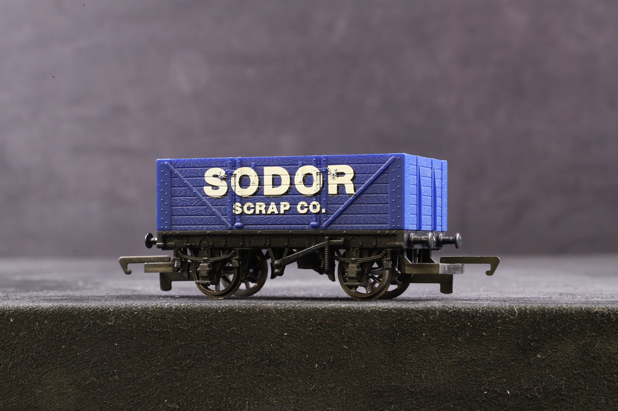 Hornby OO R9056 Thomas & Friends Rake Of 4 Sodor Scrap Co. Wagons