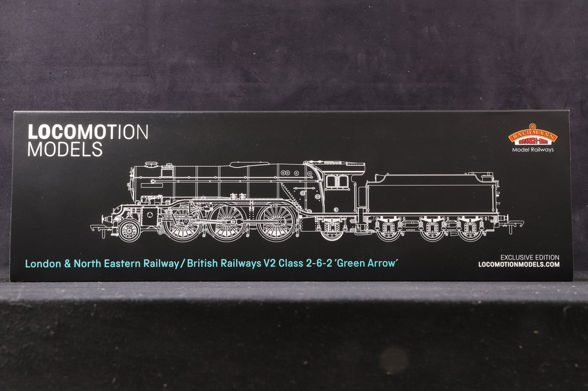 Bachmann OO 35-205NRM LNER V2 60800 &#39;Green Arrow&#39; in BR Lined Green with Late Crests