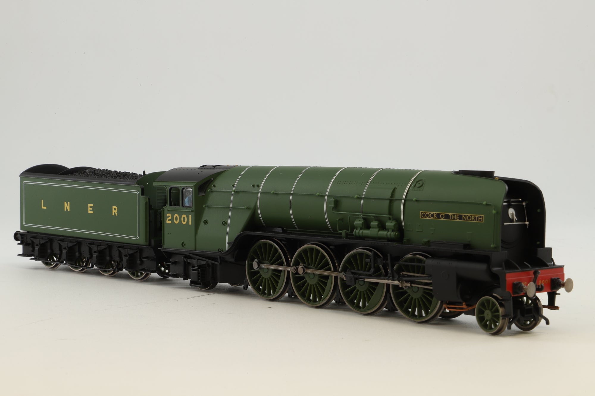 Hornby Railroad OO R3171 Class P2 '2001' 'Cock O' The North' LNER Green DCC Fitted