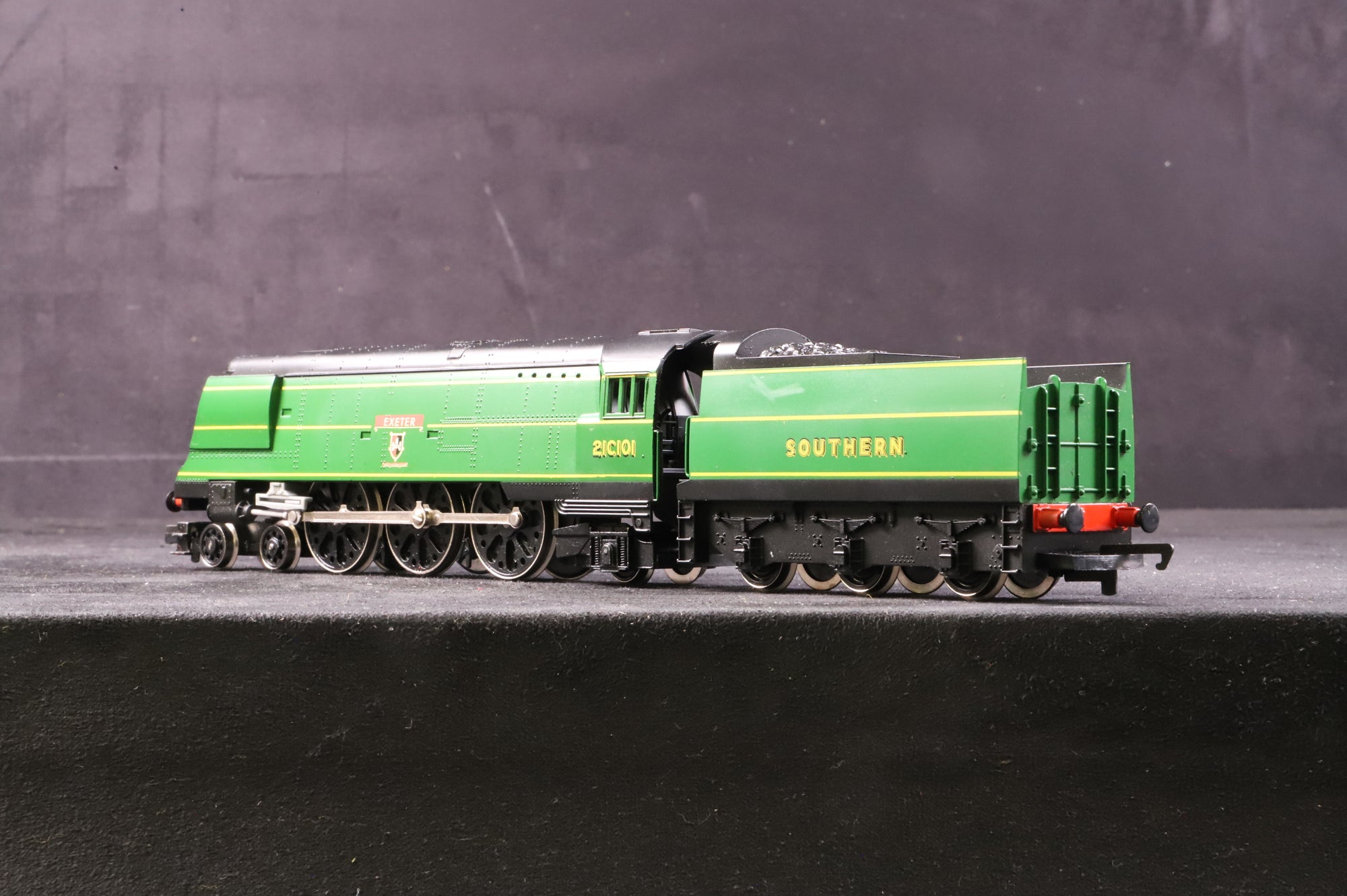 Hornby OO R320 West Country Class 21C101 'Exeter' in SR Green w/ Sunshine Lettering