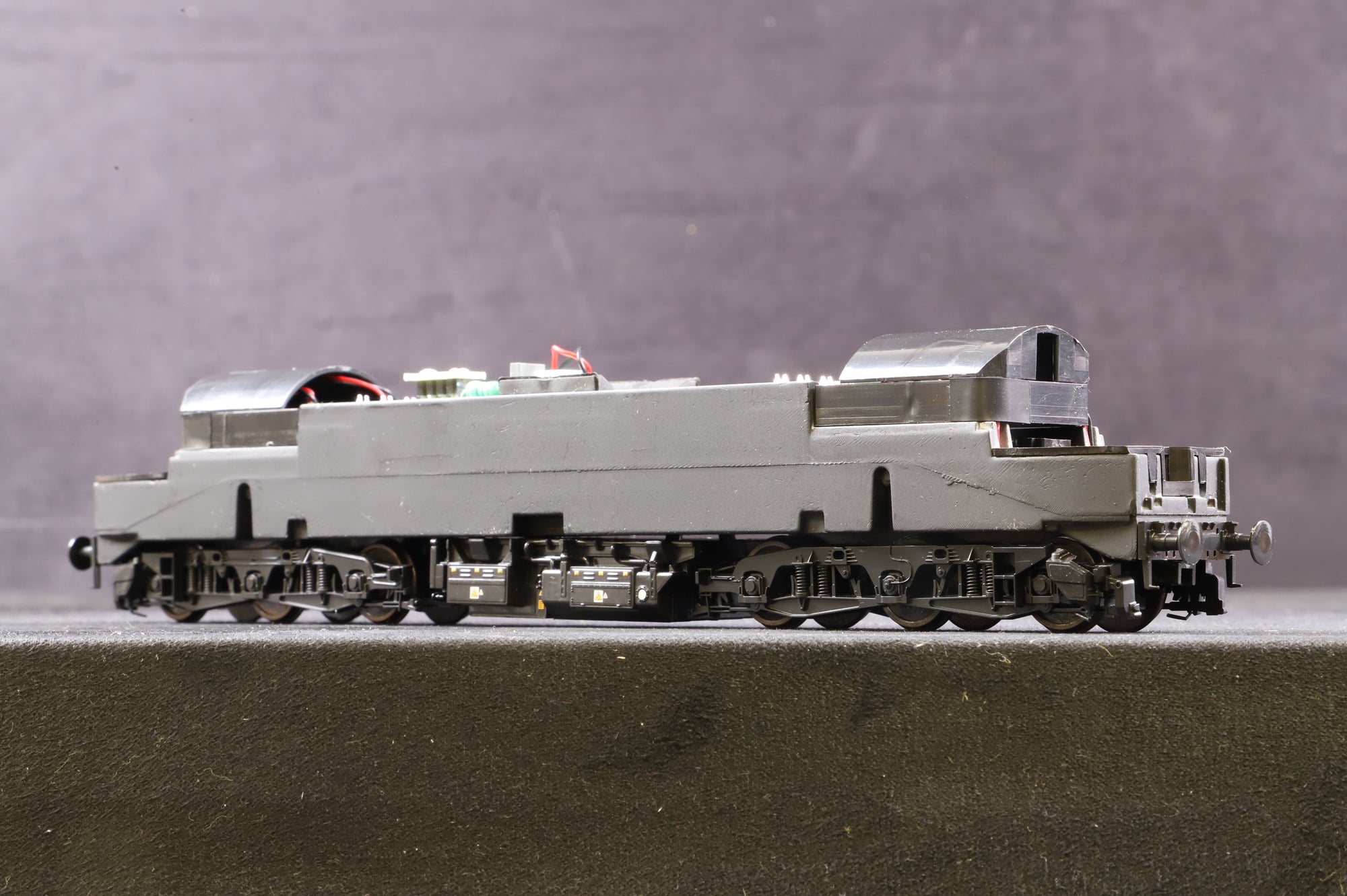 WKS Heljan OO Class 57 Chassis - Missing Body