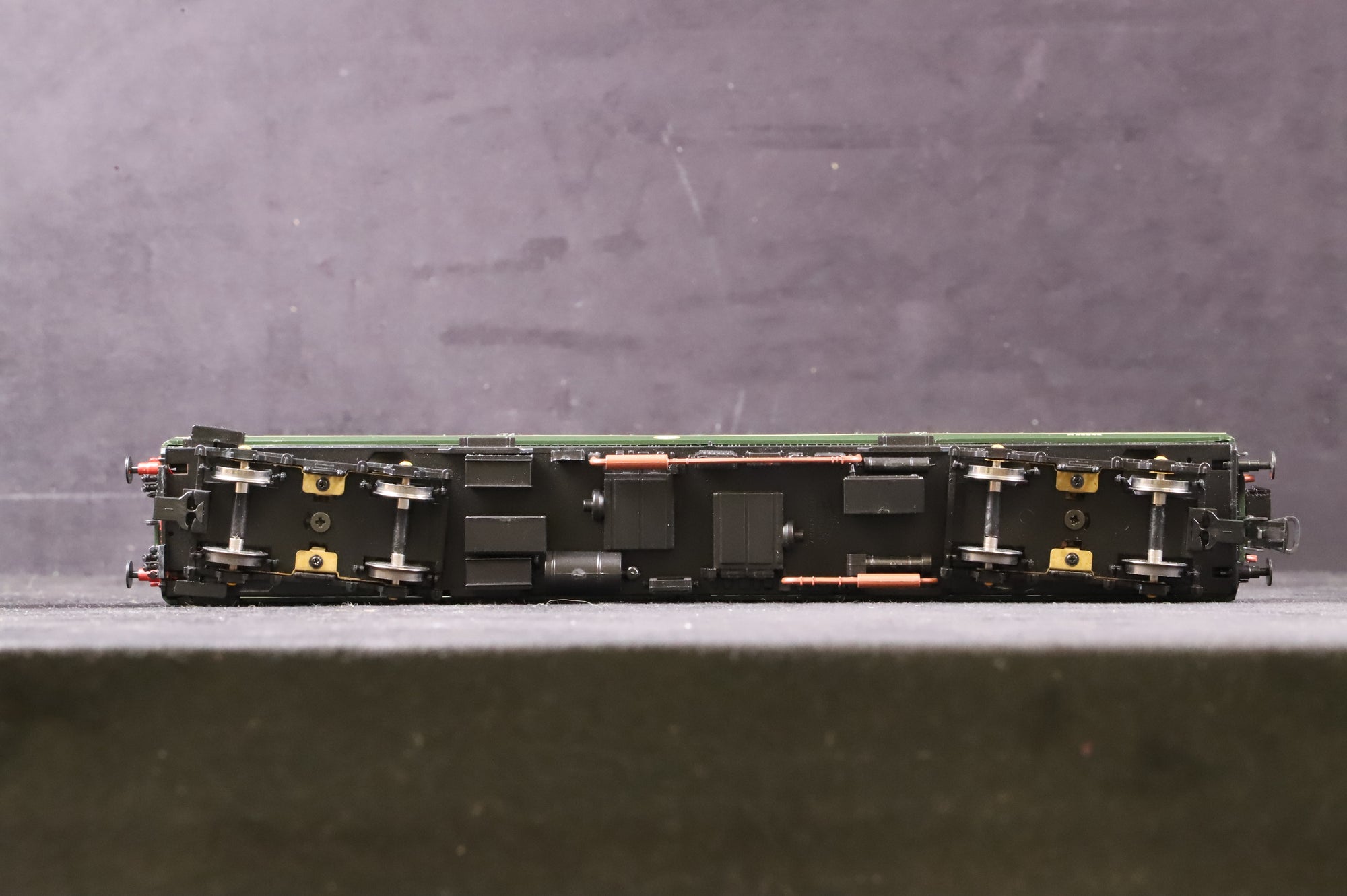 Bachmann OO 32-900A Class 108 2-Car DMU BR Green w/Speed Whiskers