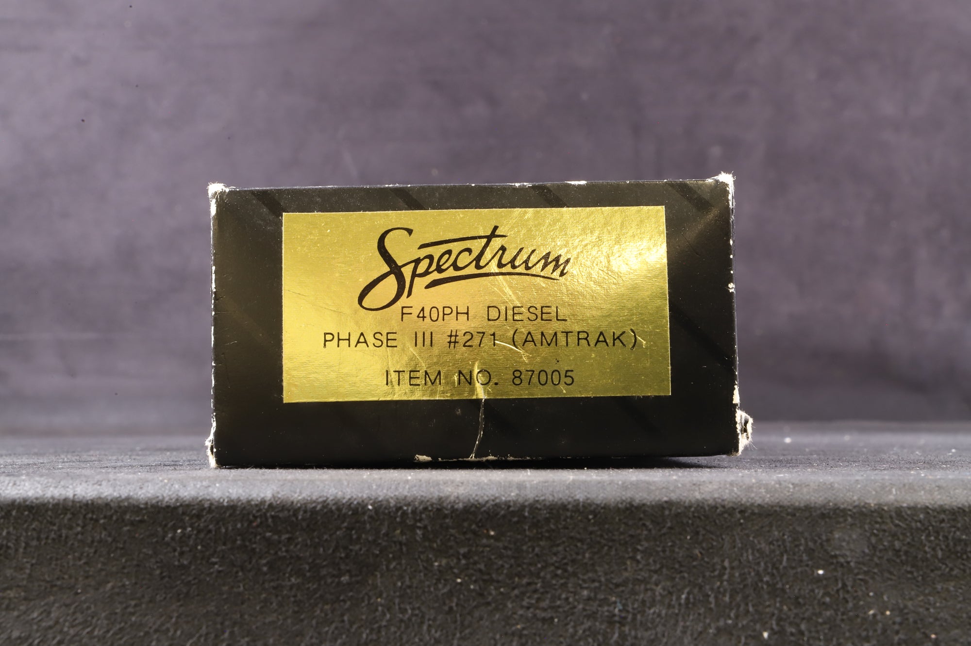 Spectrum HO 87005 F40PH Phase 3 Diesel Locomotive '271' Amtrak