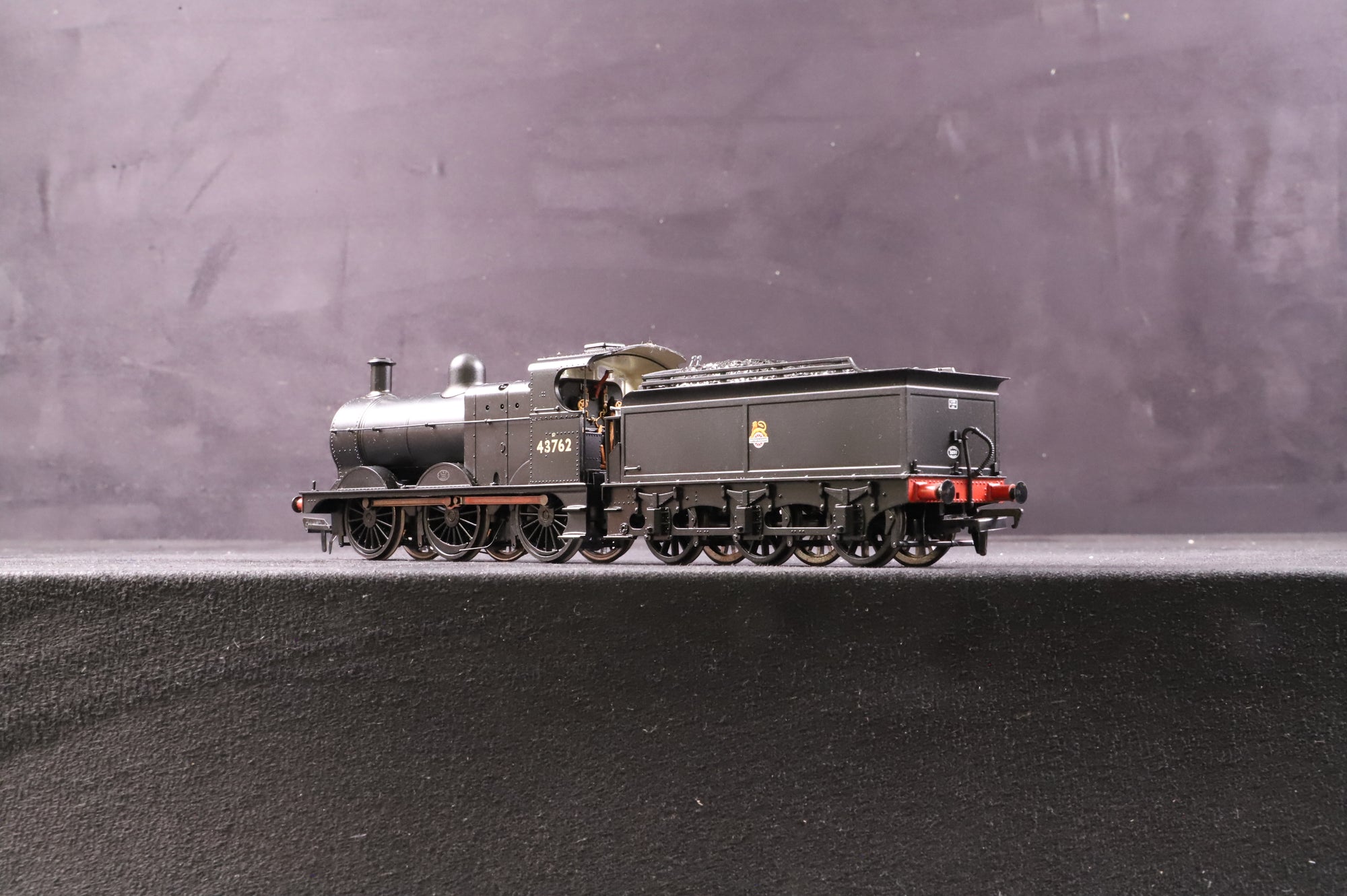 Bachmann OO 31-626 Class 3F '43762' BR Black E/Emblem