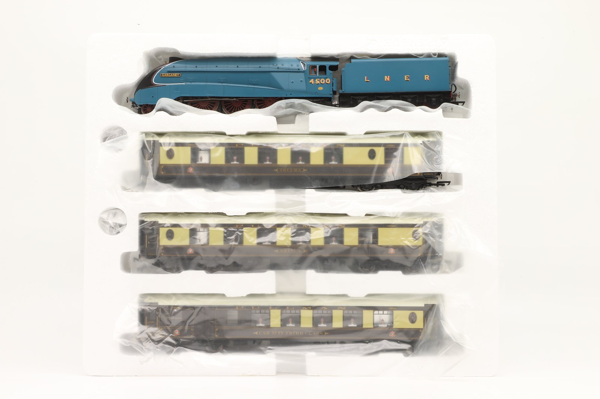 Hornby OO R3402 Queen Of Scots Train Pack Ltd Ed 696/1000