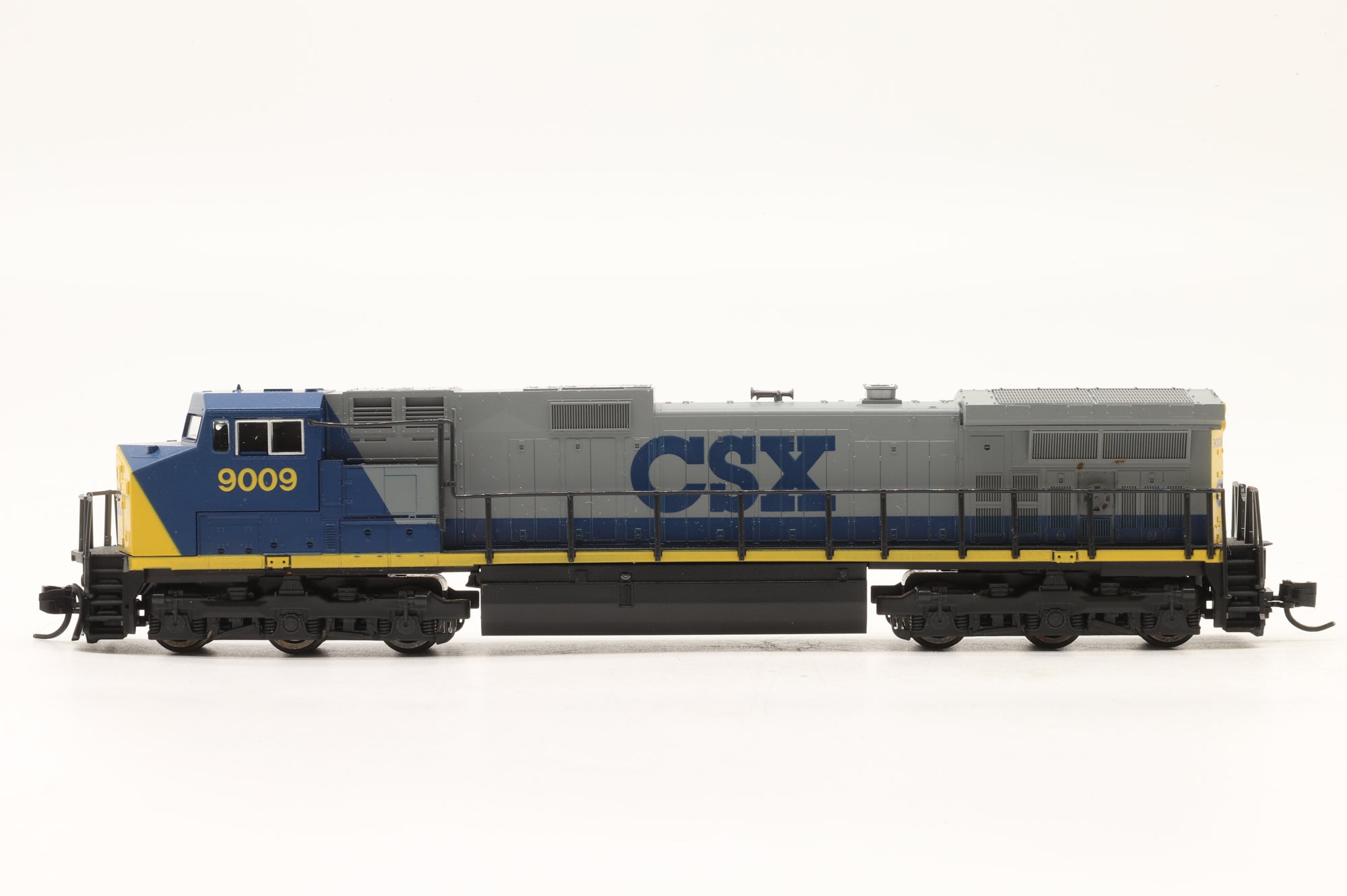 Kato N 176-3401 C44-9W 9009 in CSX Blue/Yellow