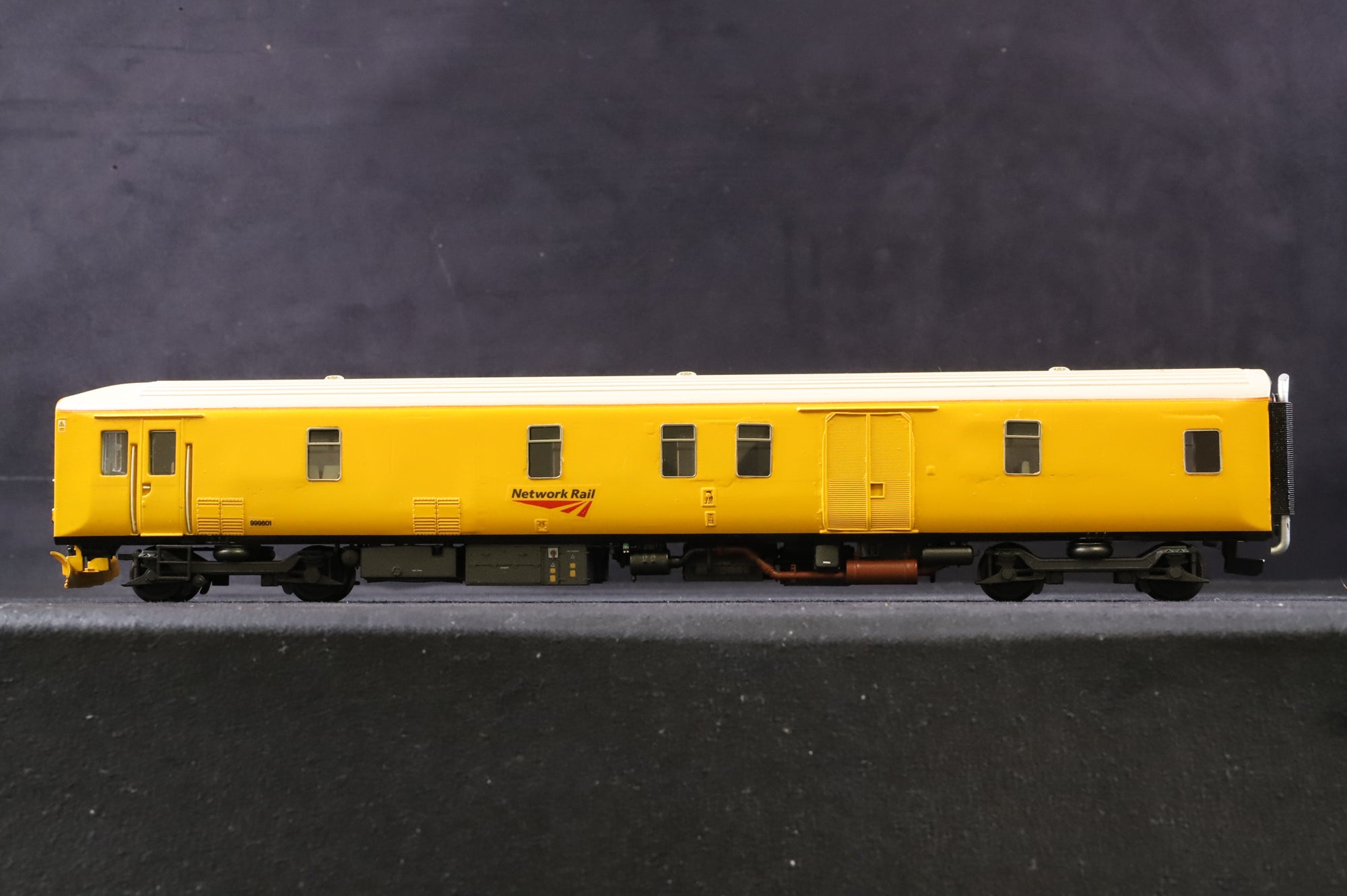 WORKSHOP Bachmann OO Class 950 2-Car DMU 950001 in Network Rail Yellow