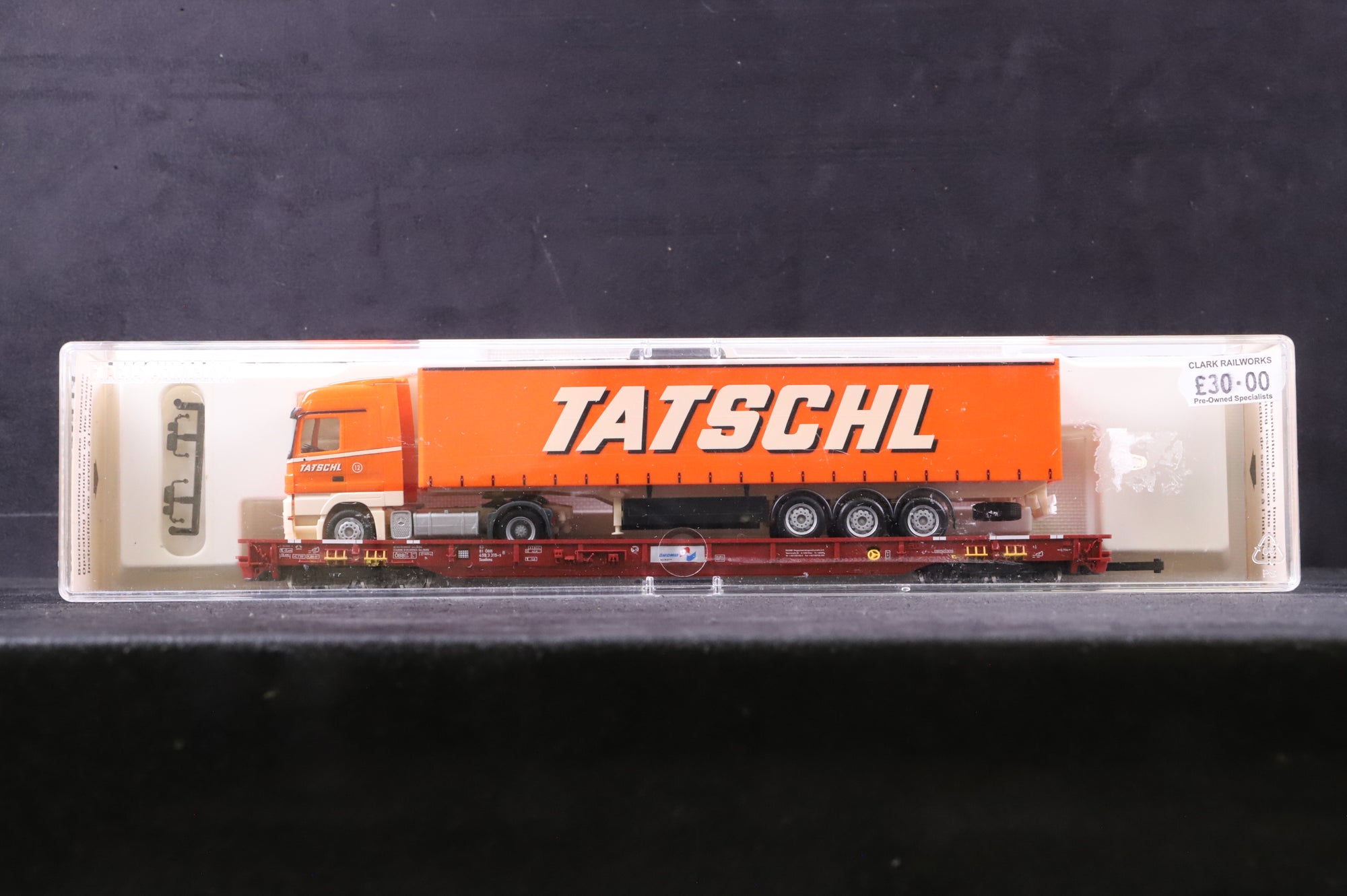 Fleischmann HO 527403 Flat Wagon w/Tatschl HGV
