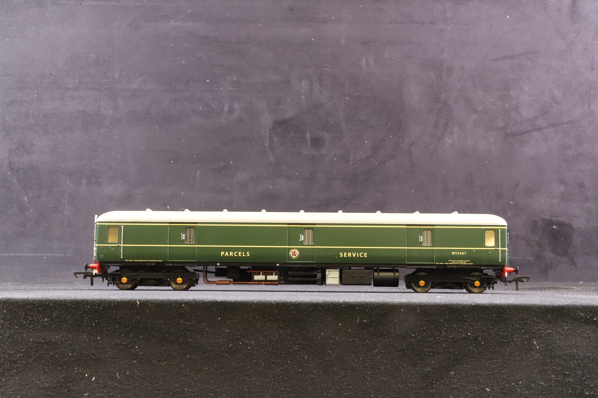 Heljan OO 89901 Class 128 Parcels DMU 'M55987' BR Green Speed Whiskers