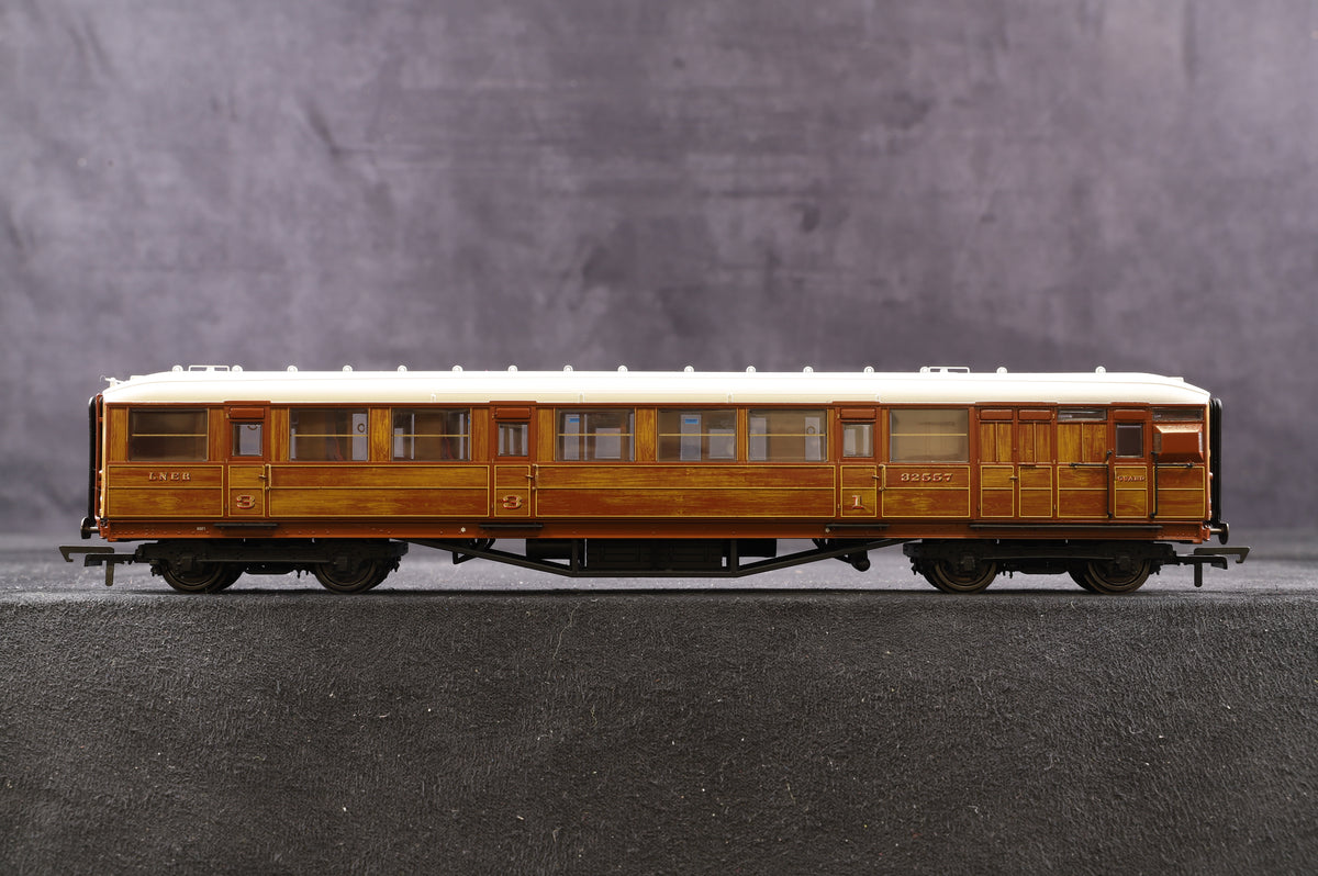 Hornby OO Rake Of 4 Gresley Teak Coaches