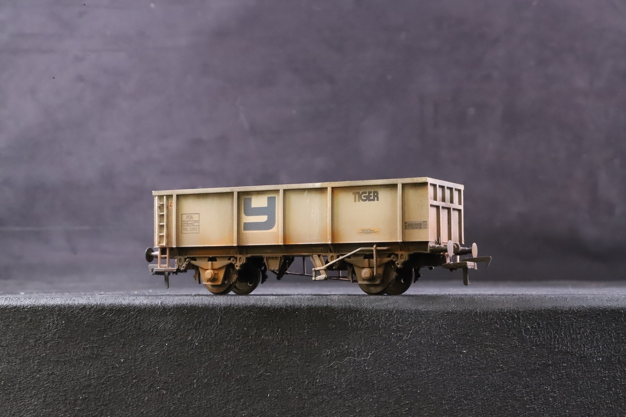 Bachmann OO Rake of 4 Mineral Wagons 'Yeoman', Weathered