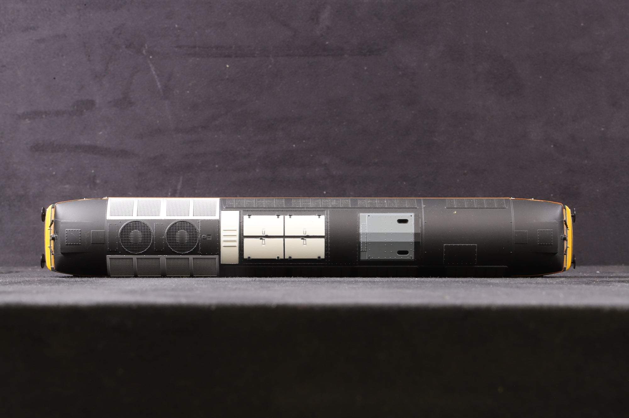 Heljan OO 5704 Class 57 57604 'Pendennis Castle' in First Great Western Livery