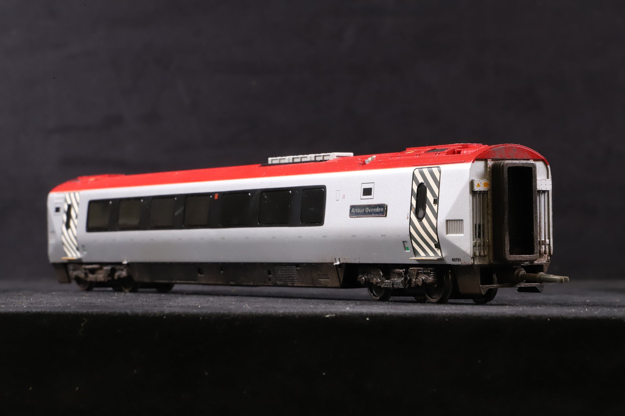 Bachmann OO Class Voyager 220 Class Virgin 5 Car Set Weathered