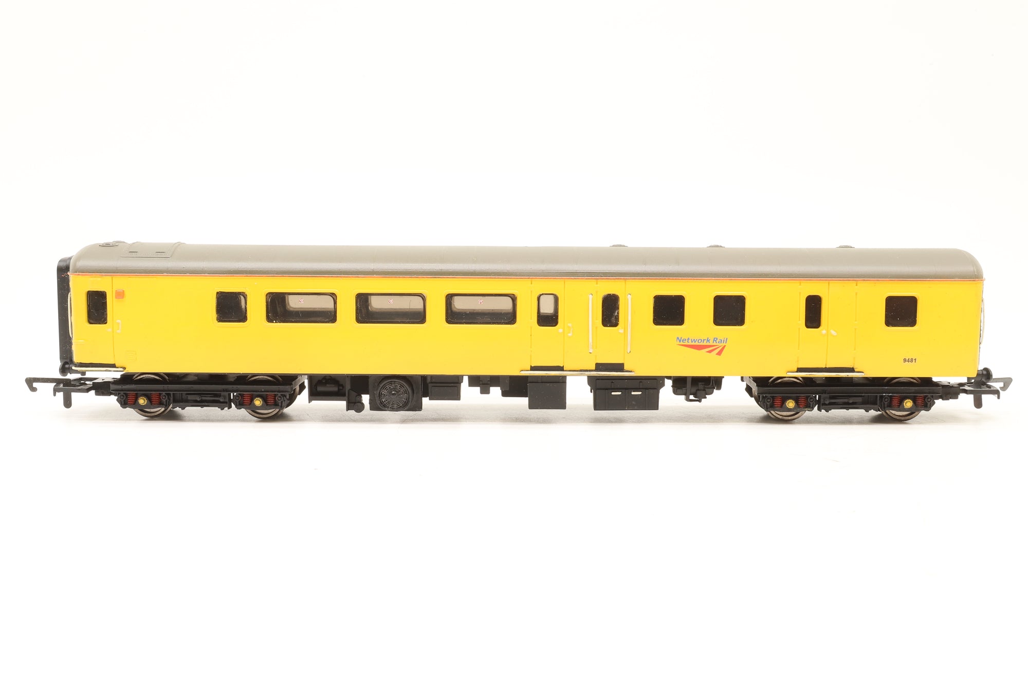 Custom OO Rake of 4x Mk2F Coaches in Network Rail Yellow