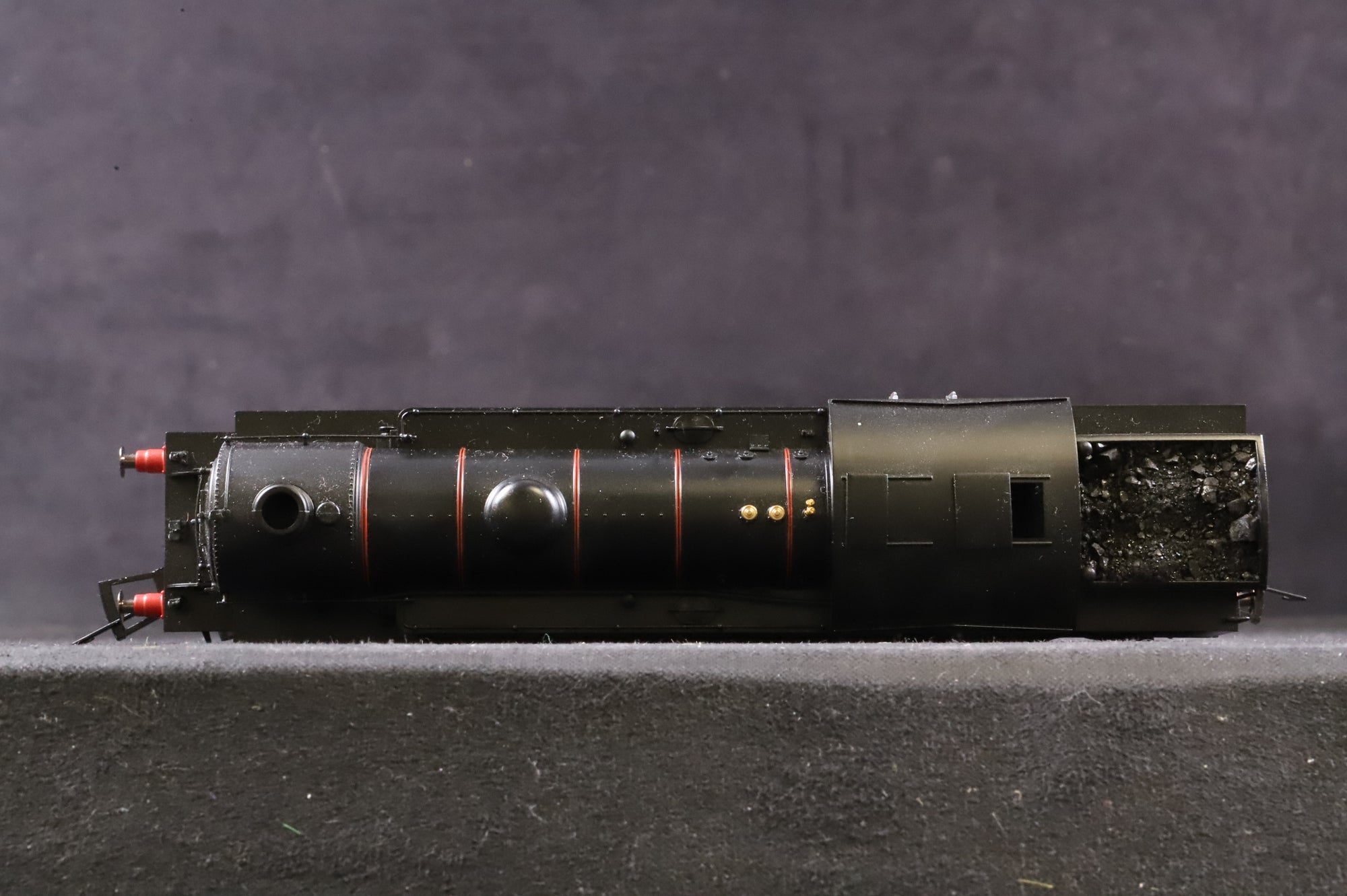 WORKSHOP Hornby OO Thompson L1 No.67777 in Lined BR Black w/ Early Crests