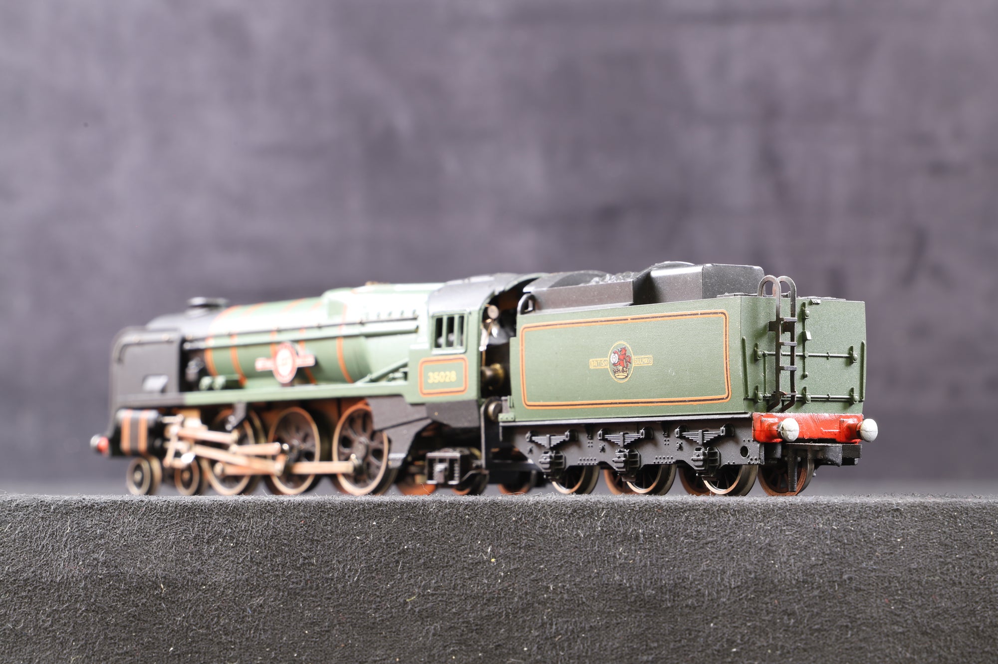 Wrenn OO W2238 Rebuilt Merchant Navy 'Clan Line' '35028' BR Lined Green L/C