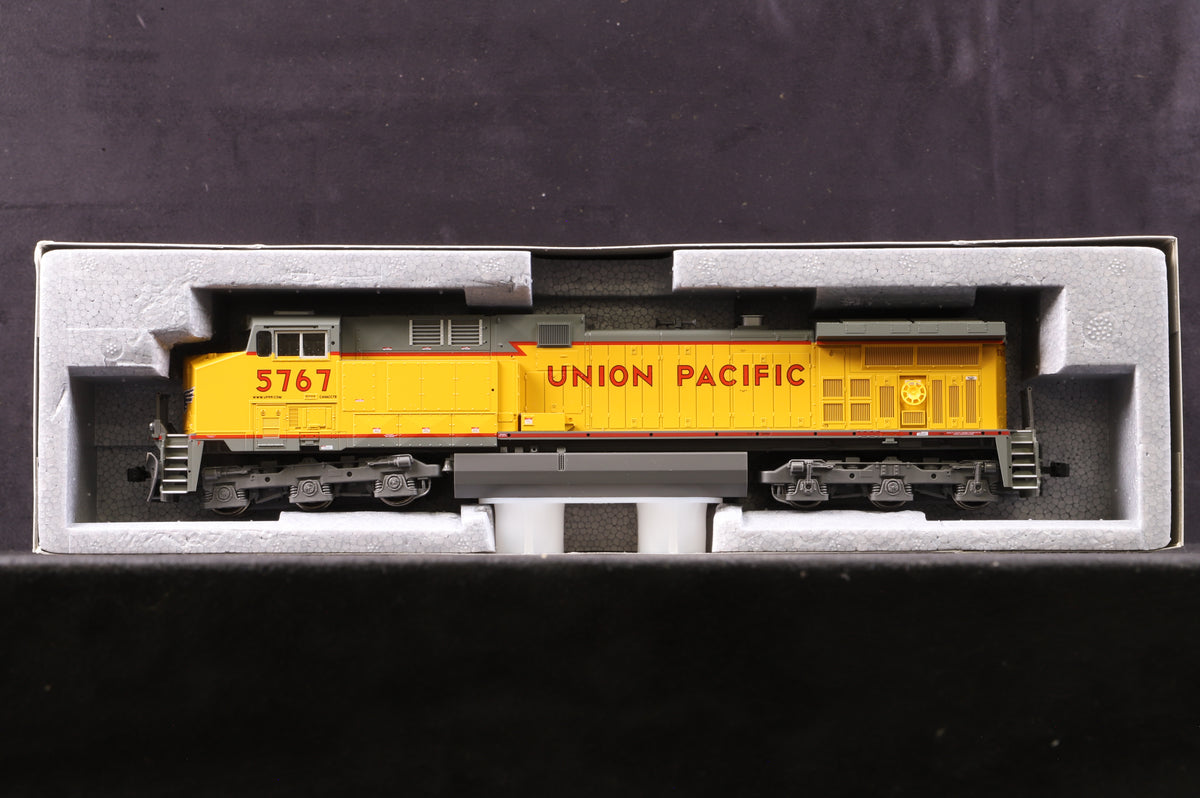 Kato HO 37-6436 GE AC4400CW 5767 in Union Pacific Livery