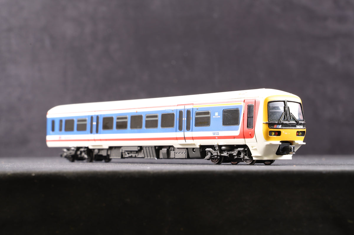 Bachmann OO 31-025 166 Turbo 3 Car DMU &#39;Network Southeast&#39;