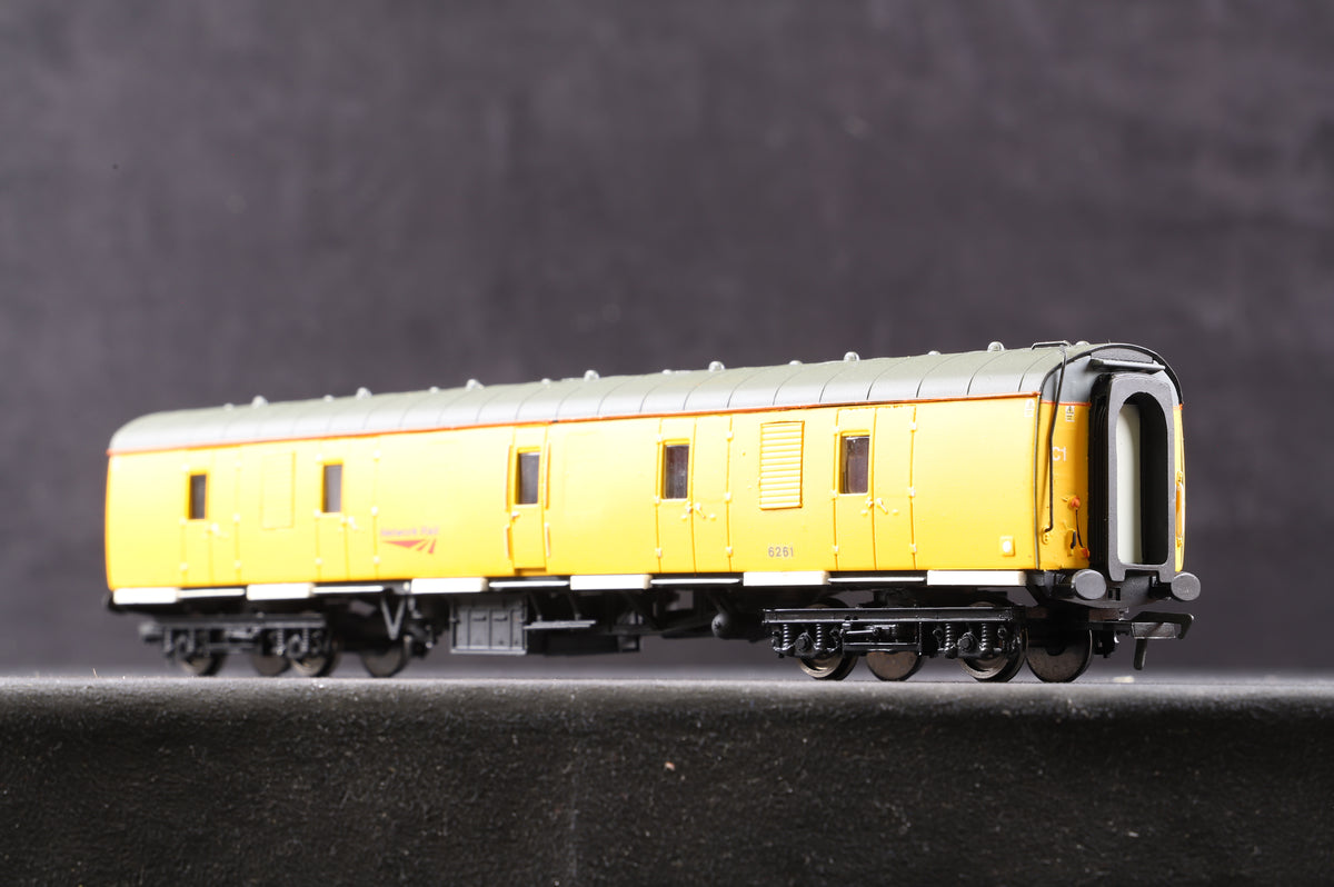 Bachmann OO Network Rail Mk1 Barrier Coach &#39;6261&#39; Resprayed