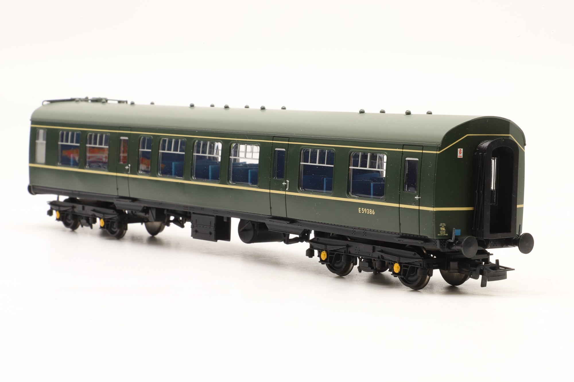 Bachmann OO 32-911 Class 108 3-Car DMU BR Green, Yellow Warning Panels