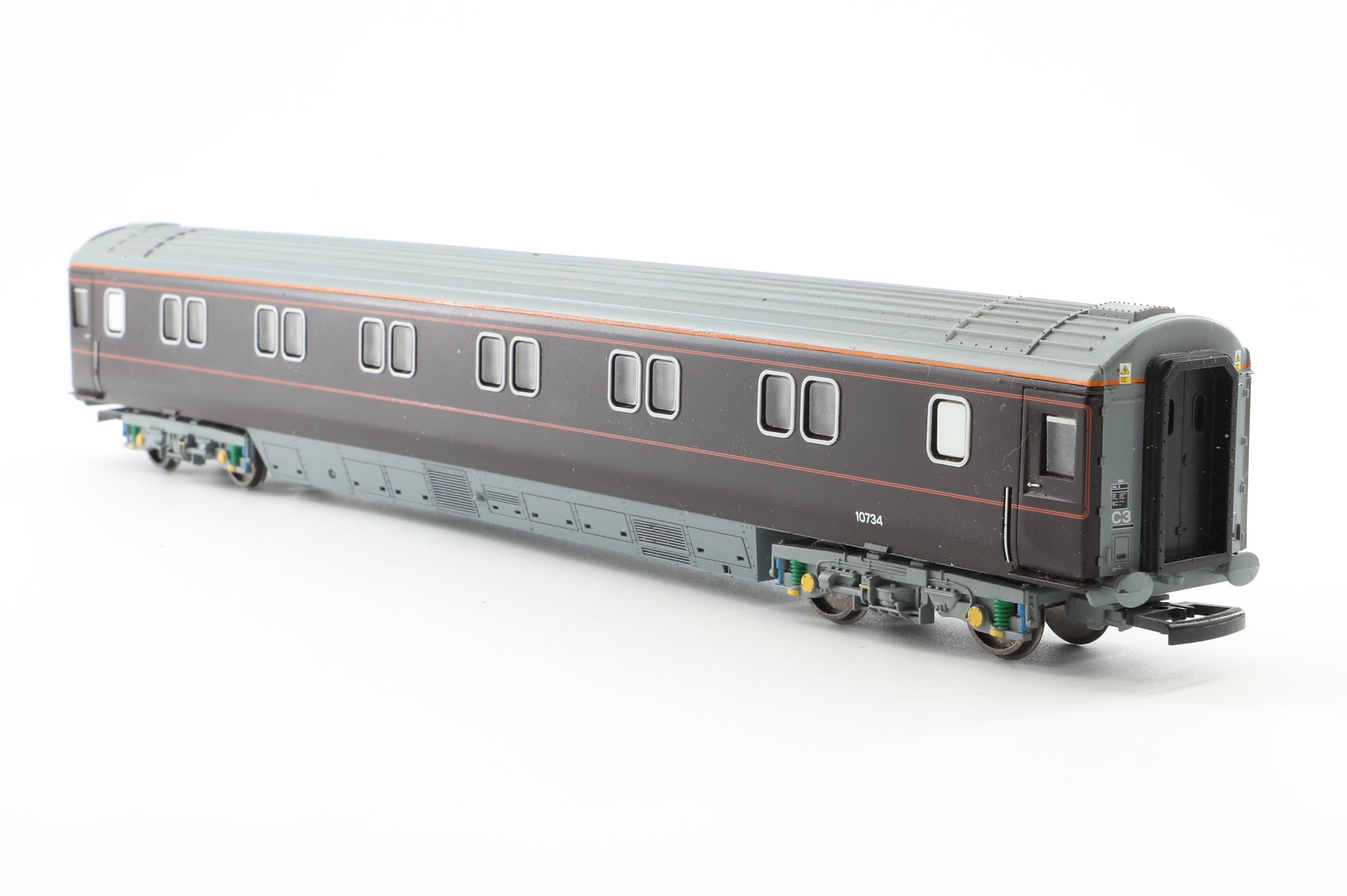 Hornby OO Pack Of 3 Royal Train Coaches '2904, 10734 & 2903' Maroon