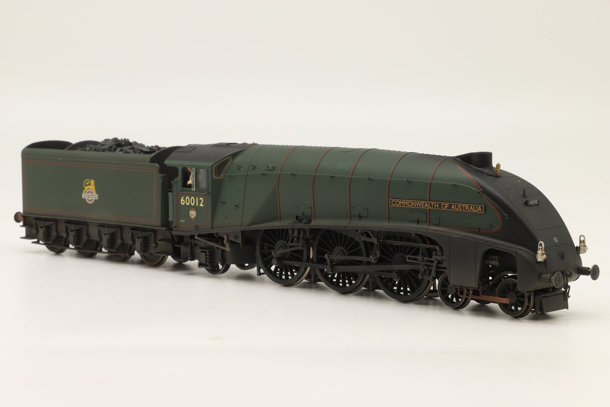 Hornby OO R2825 Class A4 '60012' 'Commonwealth Of Australia' BR Lined Green L/C Weathered Ltd Ed 426/ 1000