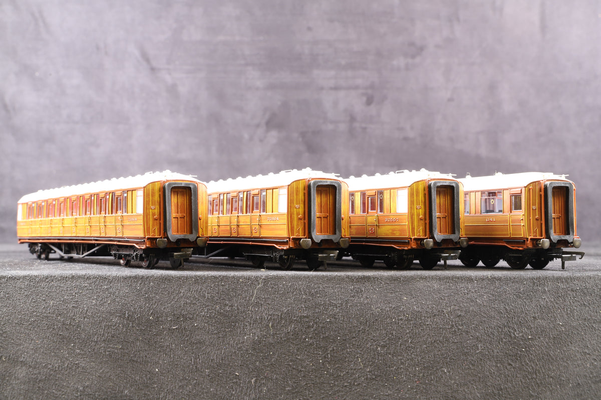 Hornby OO Rake Of 4 Gresley Teak Coaches