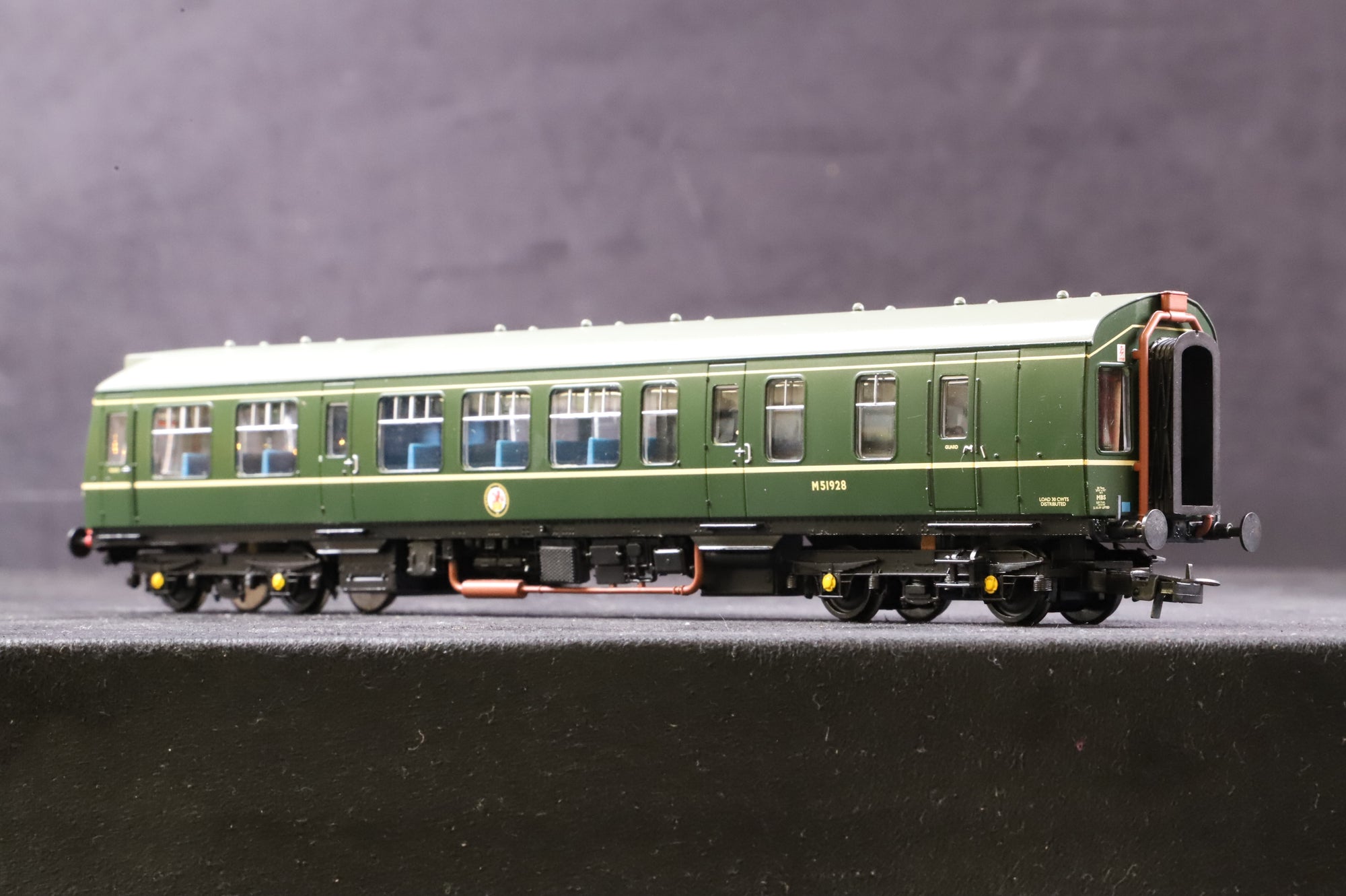 Bachmann OO 32-900A Class 108 2-Car DMU BR Green w/Speed Whiskers