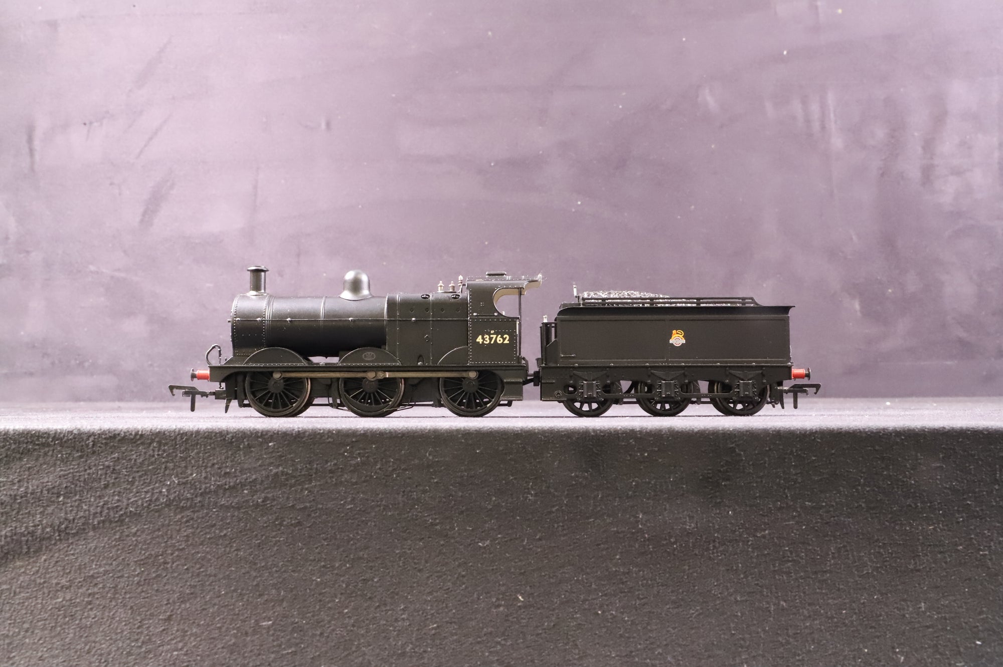 Bachmann OO 31-626 Class 3F '43762' BR Black E/Emblem