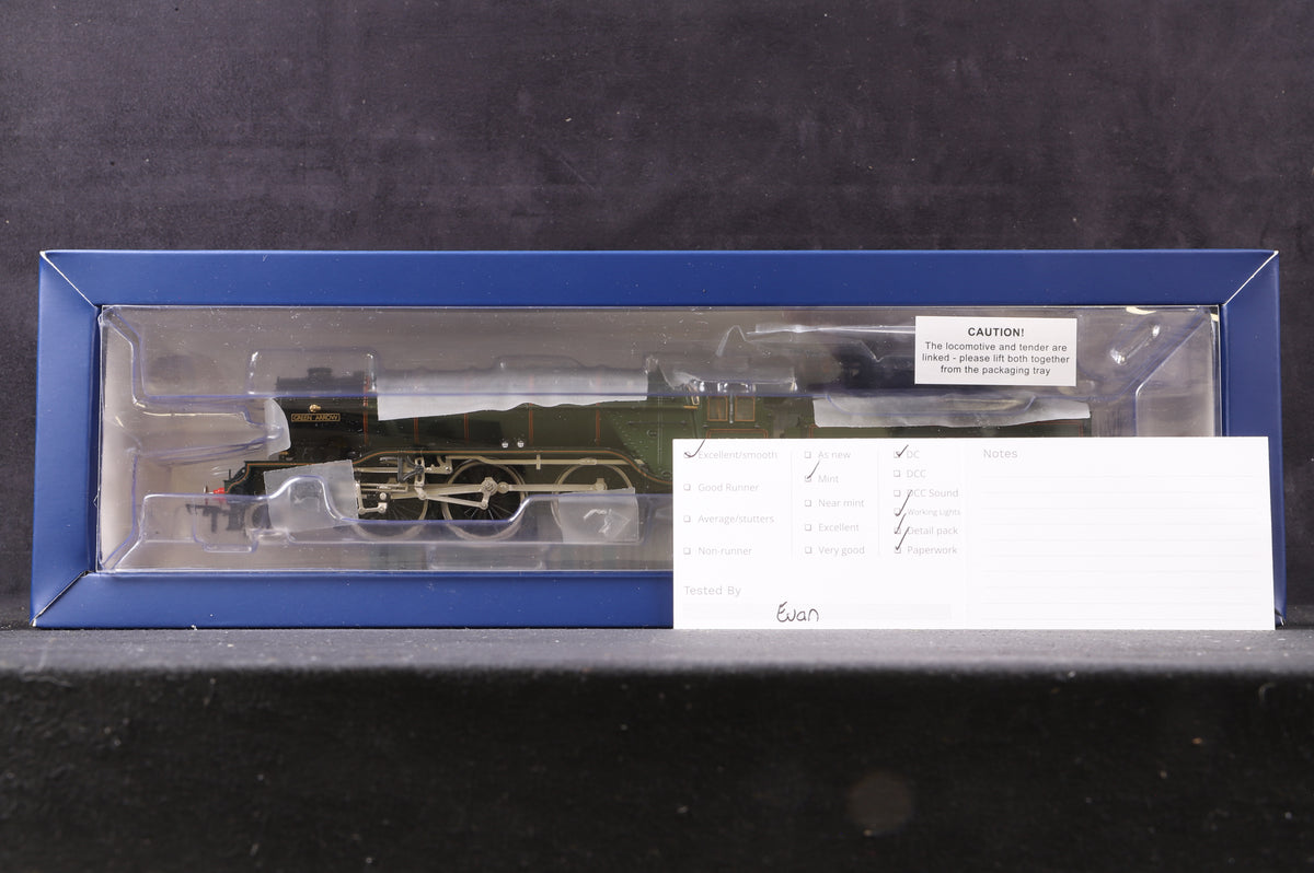 Bachmann OO 35-205NRM LNER V2 60800 &#39;Green Arrow&#39; in BR Lined Green with Late Crests