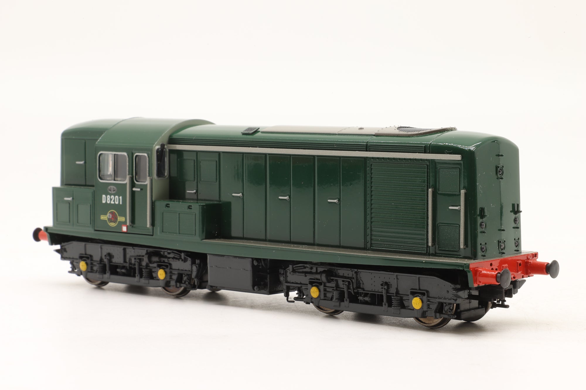 Heljan OO 15041 Class 15 D8201 in Plain BR Green – Glossy Finish