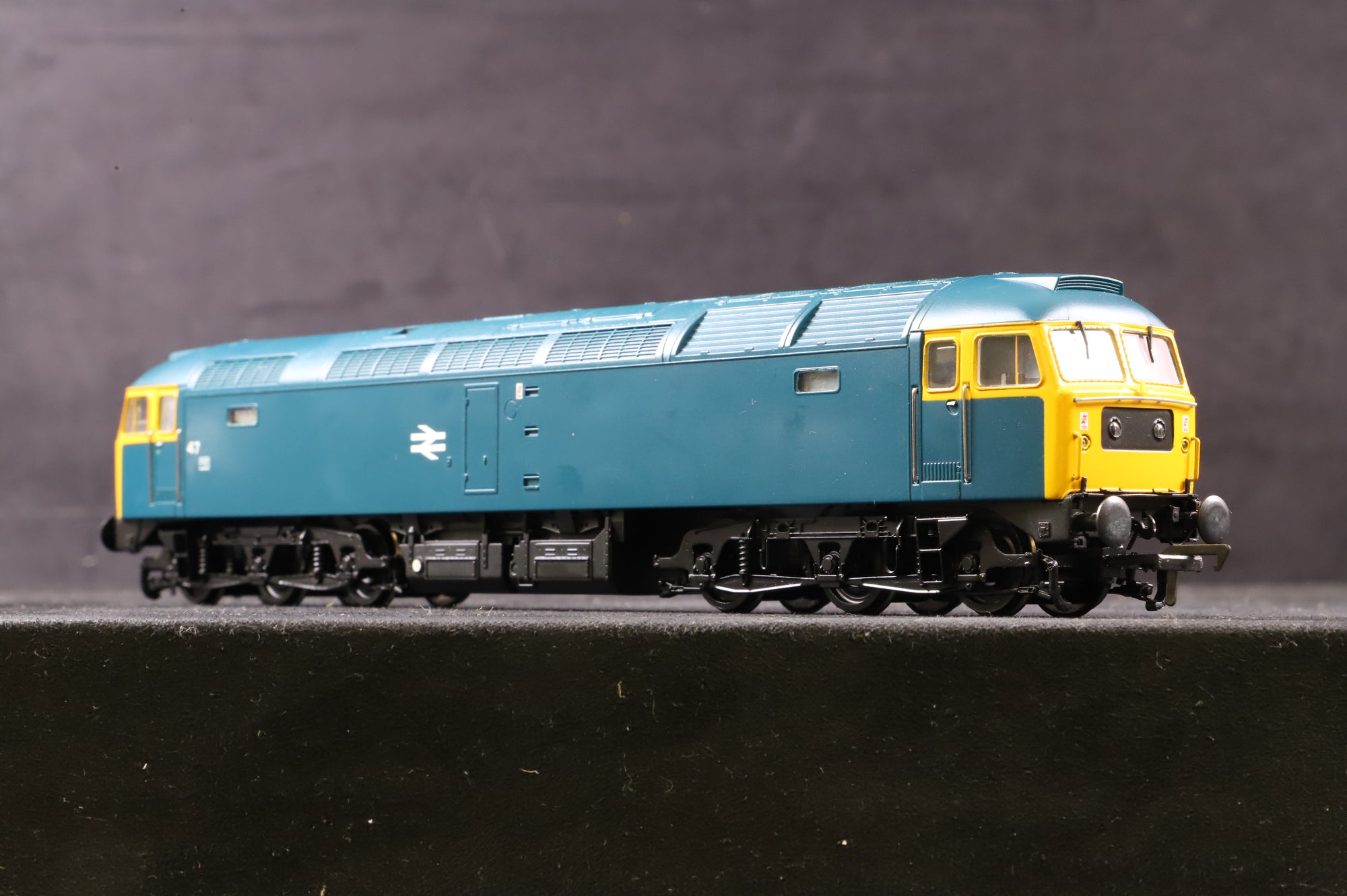 Bachmann OO Class 47 Unnumbered in BR Blue