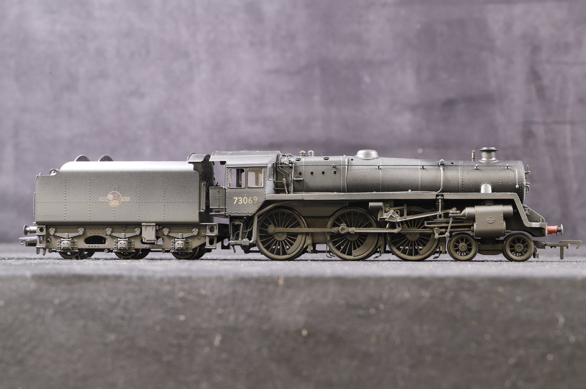 Bachmann OO 32-505 Standard Class 5MT &#39;73069&#39; &amp; BR1C Tender Plain BR Black L/C, Weathered