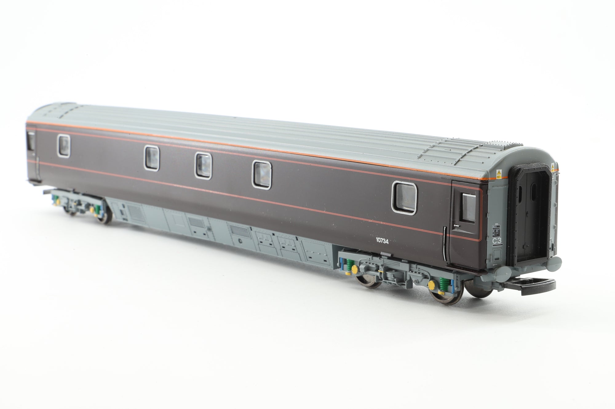 Hornby OO Pack Of 3 Royal Train Coaches '2904, 10734 & 2903' Maroon