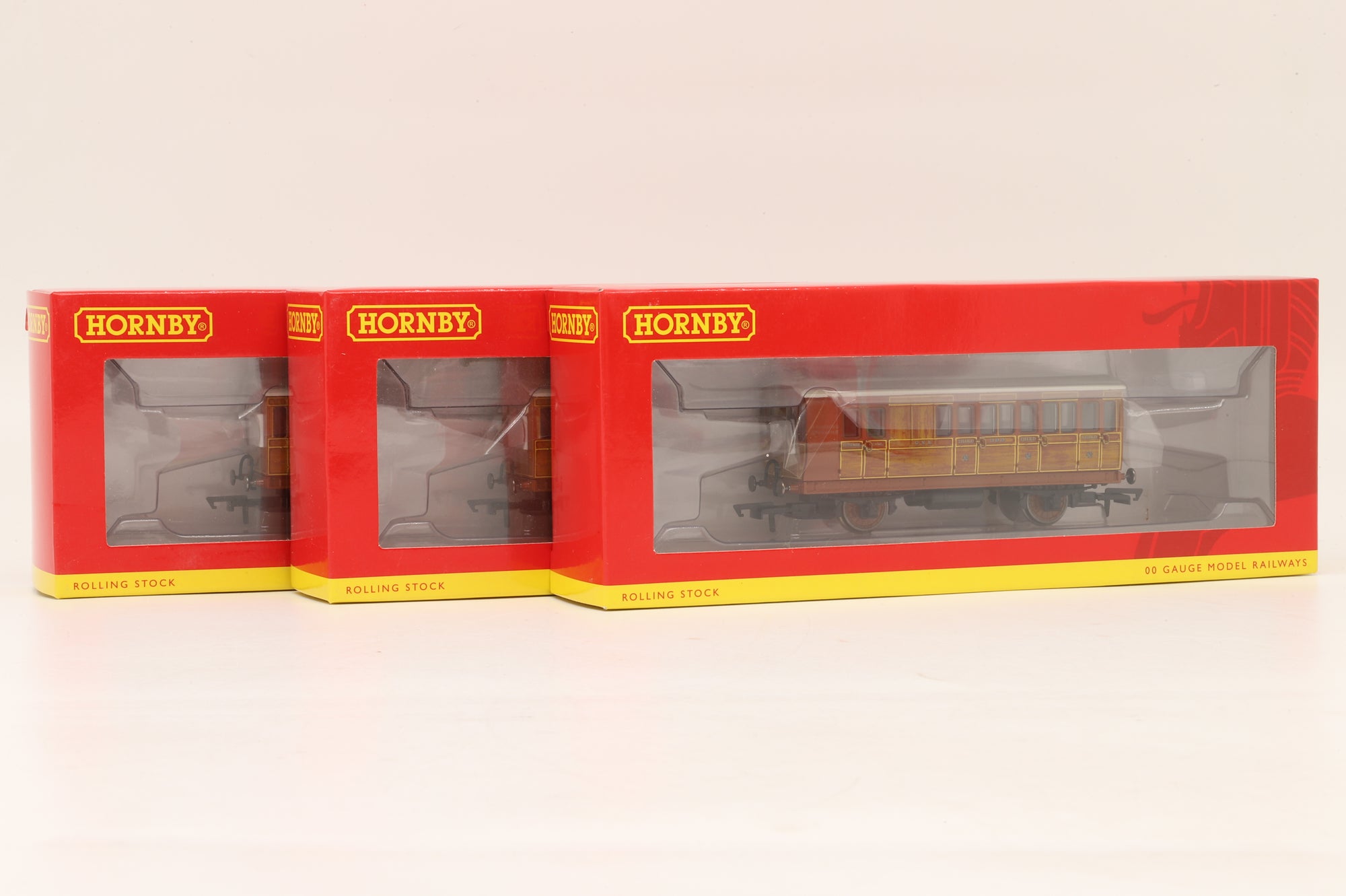 Hornby OO Rake Of 3 GNR 4 Wheel Coaches Inc. R40059, R40104A & R40104