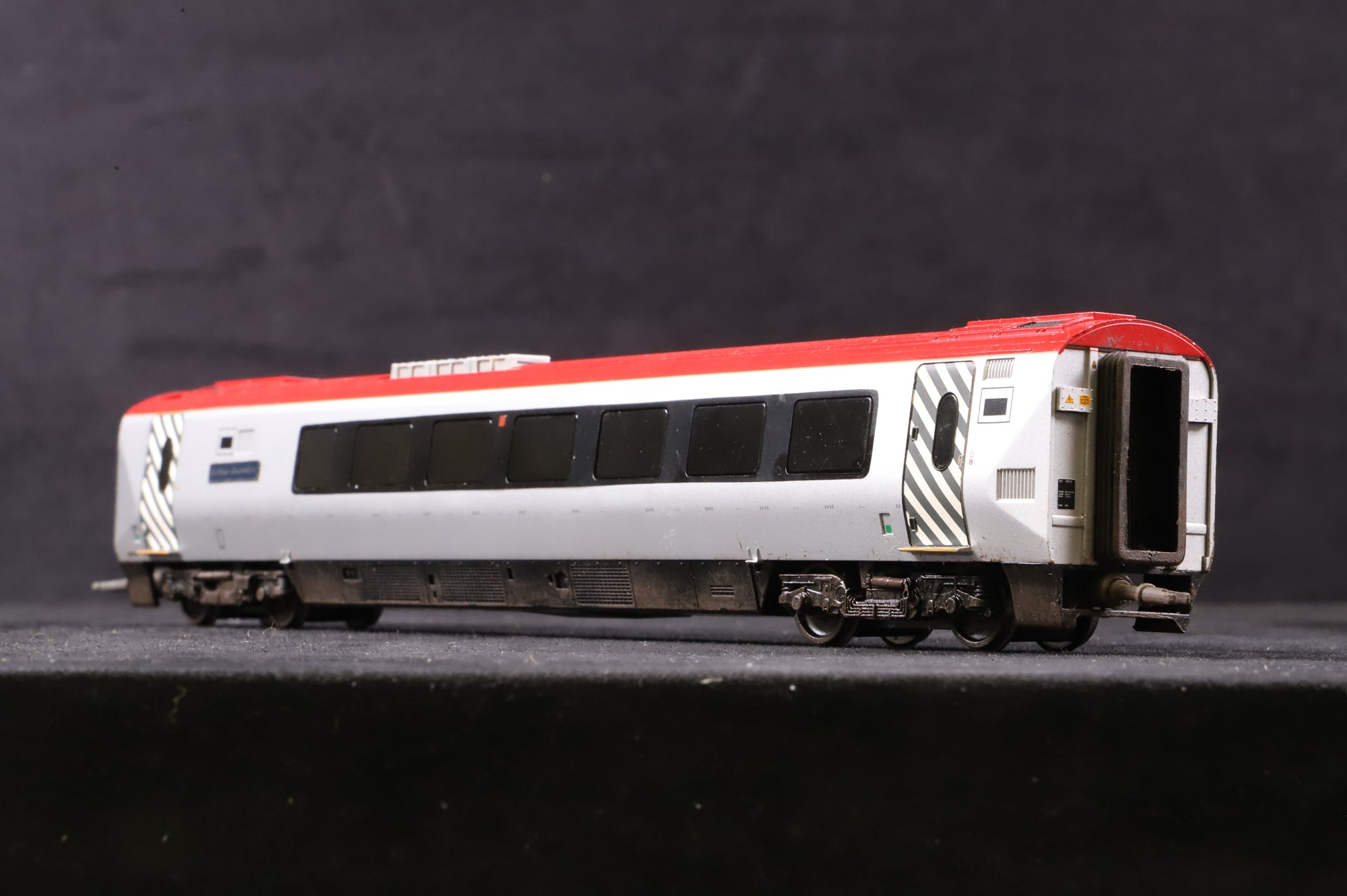 Bachmann OO Class Voyager 220 Class Virgin 5 Car Set Weathered
