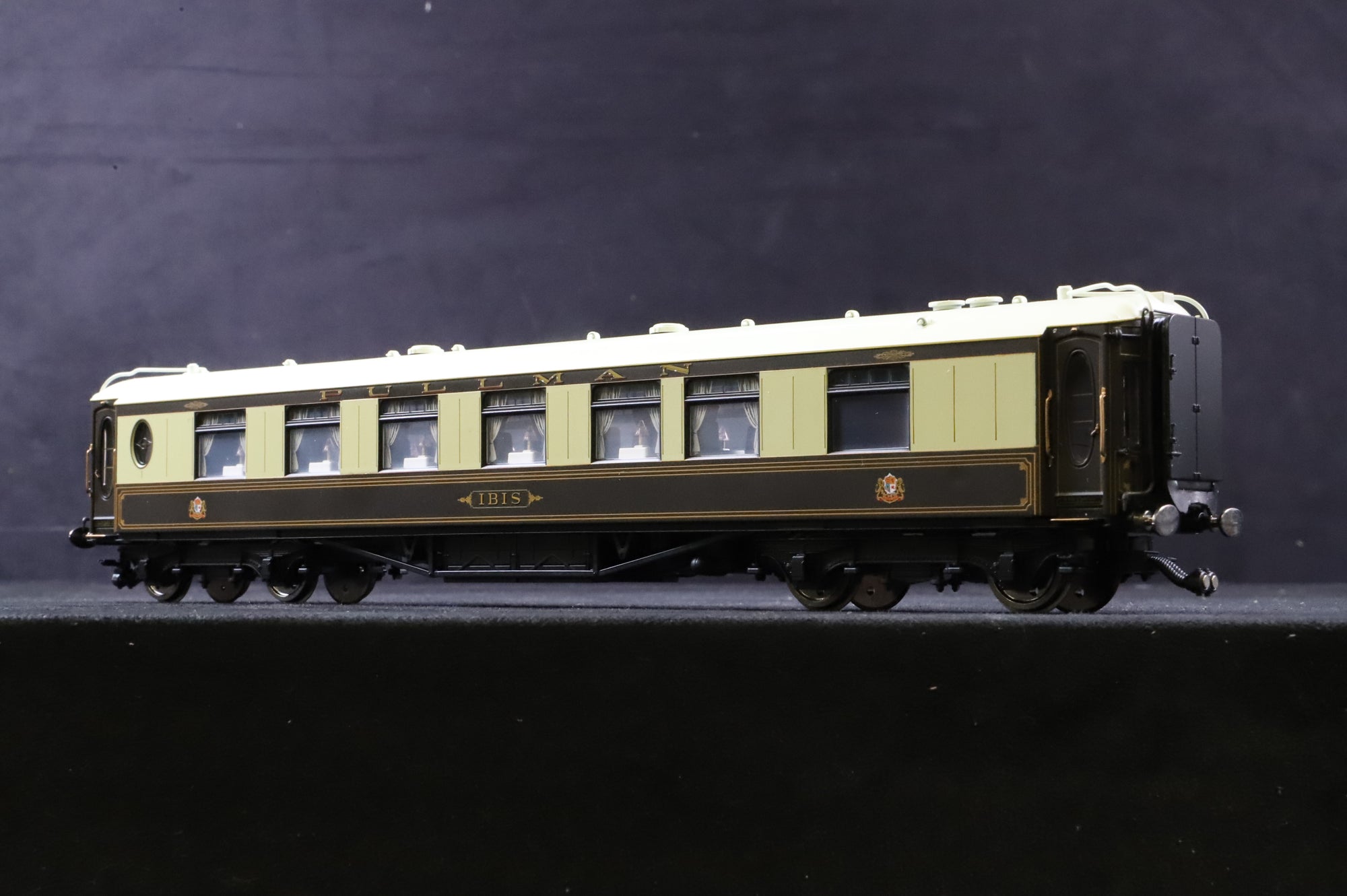 Hornby OO Pack of 3 K-Type Pullman Coaches Split From R1038 'Orient Express' Set