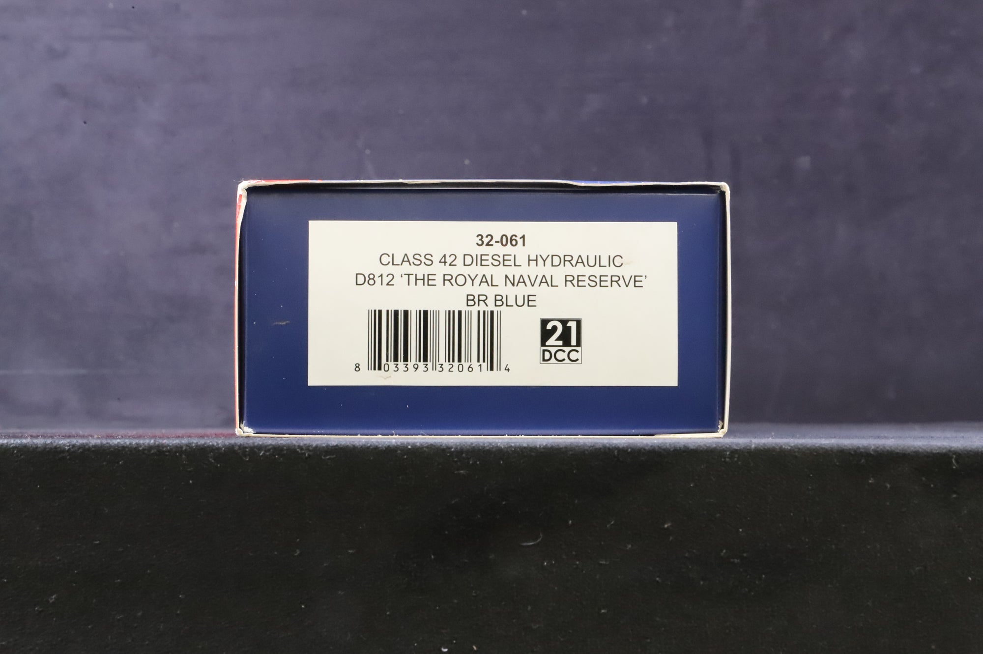Bachmann OO 32-061 Class 42 Diesel Hydraulic 'D812' 'The Royal Naval Reserve' BR Blue