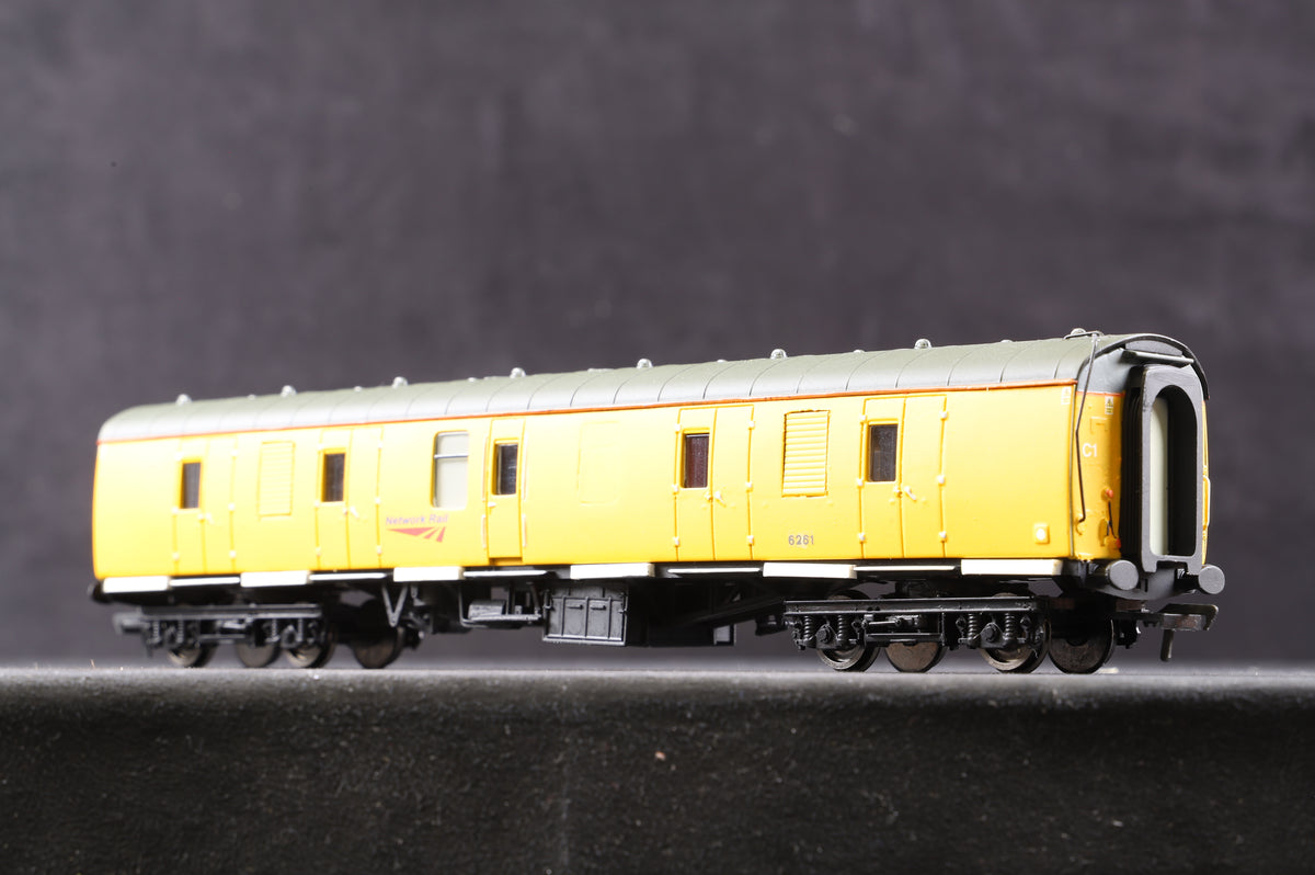 Bachmann OO Network Rail Mk1 Barrier Coach &#39;6261&#39; Resprayed