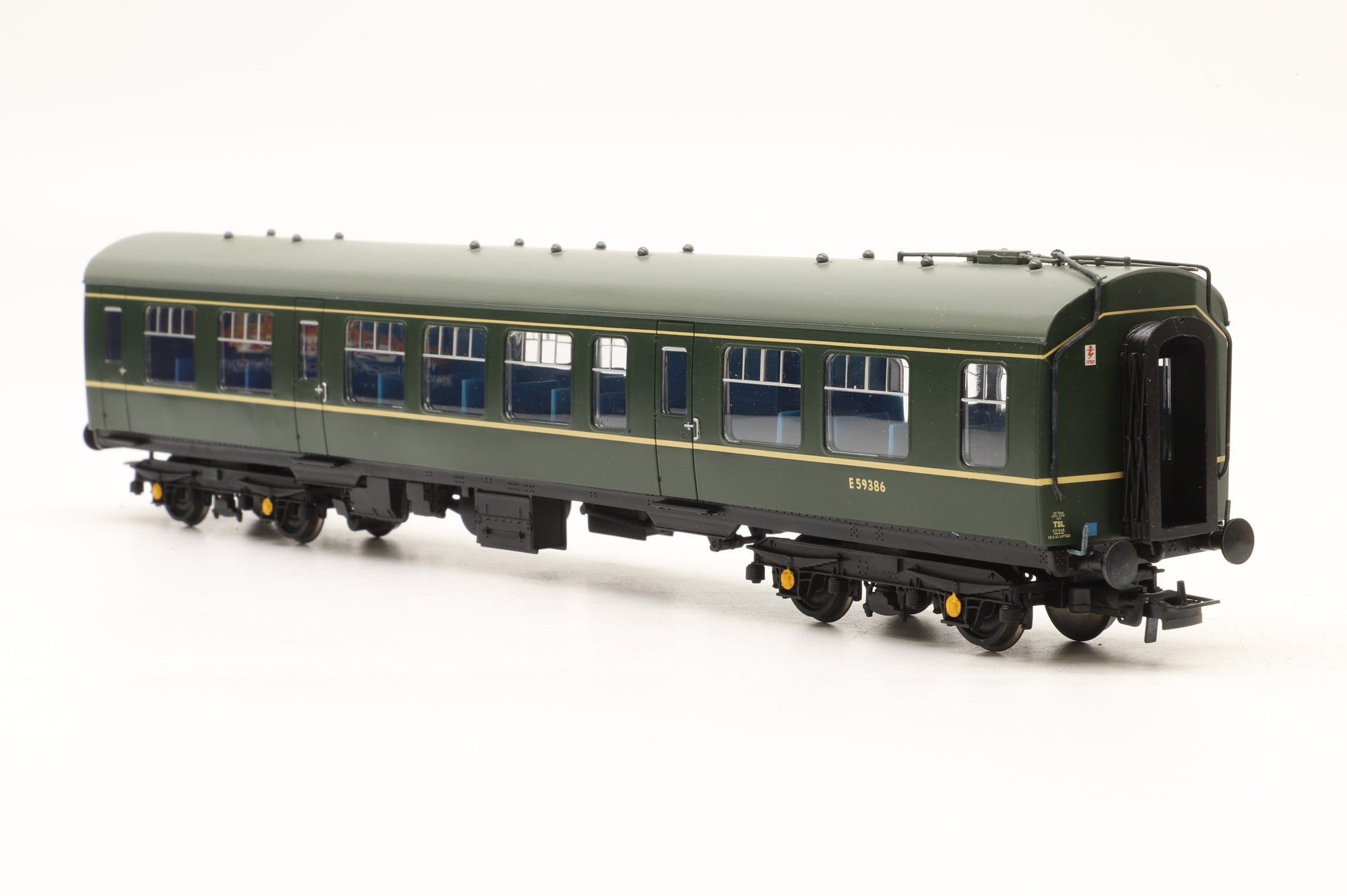 Bachmann OO 32-911 Class 108 3-Car DMU BR Green, Yellow Warning Panels