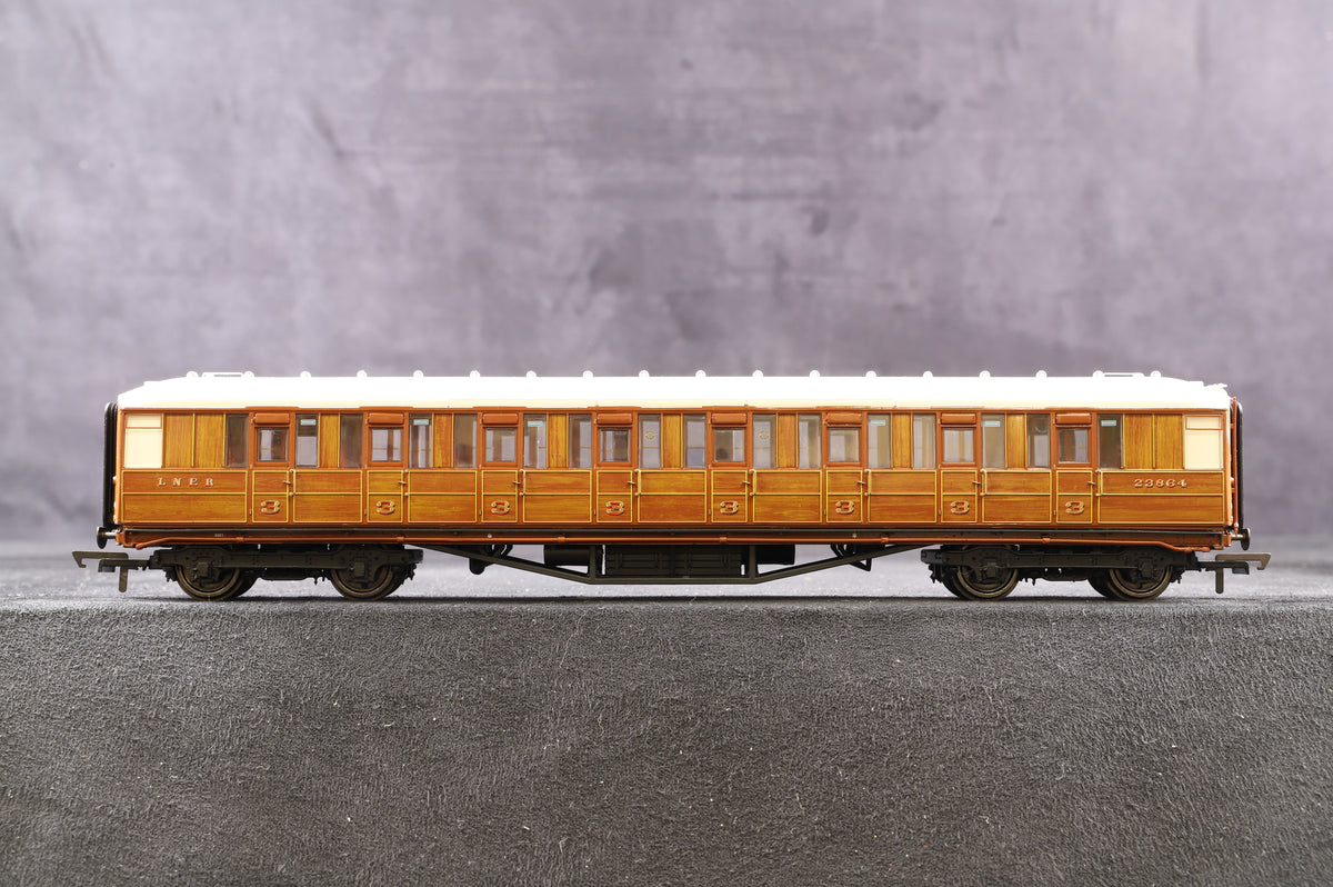 Hornby OO Rake Of 4 Gresley Teak Coaches