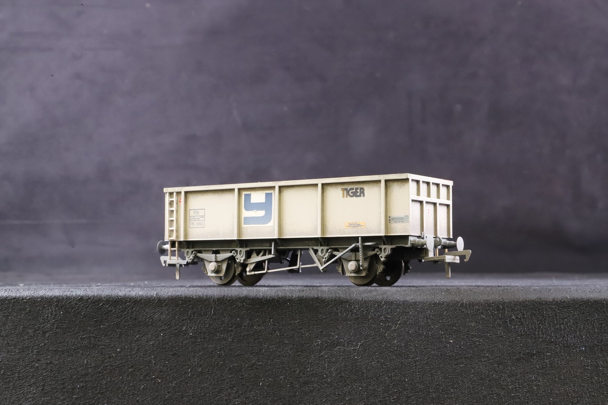 Bachmann OO Rake of 4 Mineral Wagons 'Yeoman', Weathered