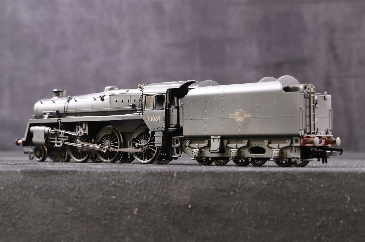 Bachmann OO 32-505 Standard Class 5MT &#39;73069&#39; &amp; BR1C Tender Plain BR Black L/C, Weathered