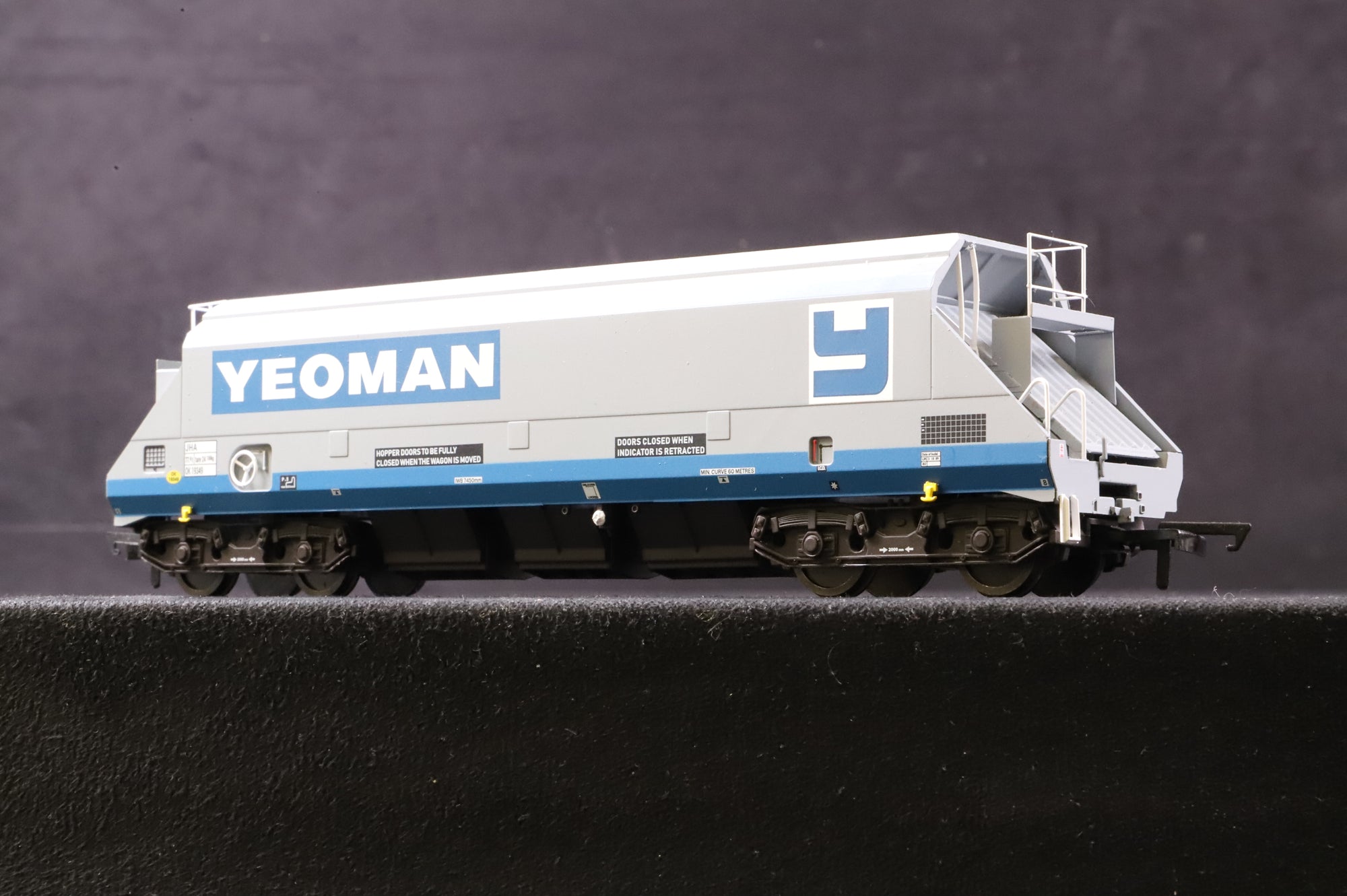 Dapol OO 4F-050-102/3 Rake of 2 JHA (Middle) Hoppers No.19337/49 in Foster Yeoman Livery