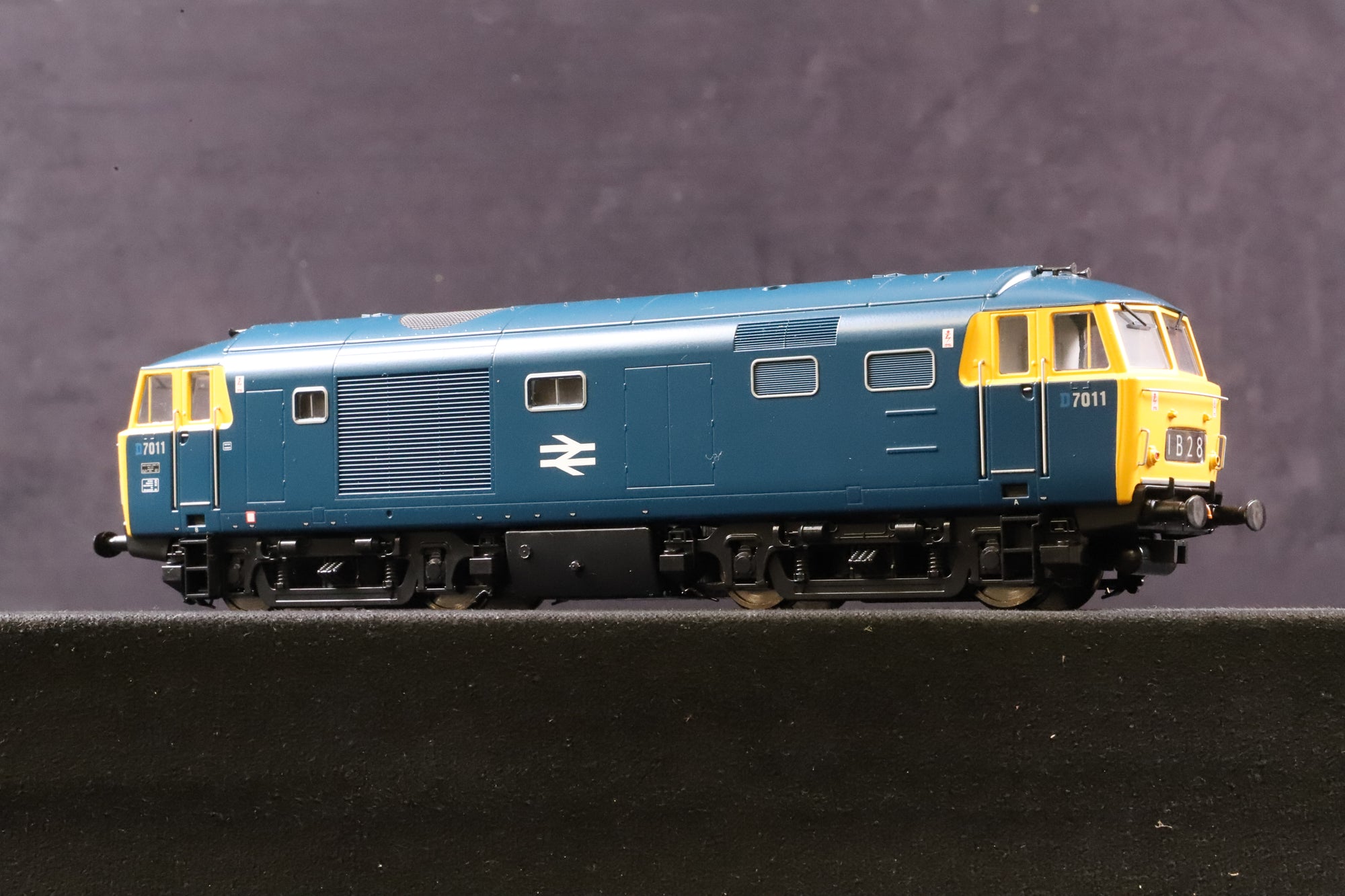 Heljan OO 35251 Class 35 Hymek D7011 in BR Blue w/ FYE