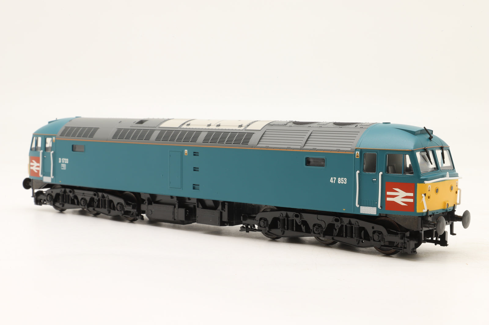 Heljan OO 4699 Class 47 47853 in XP64 Blue (Heritage)