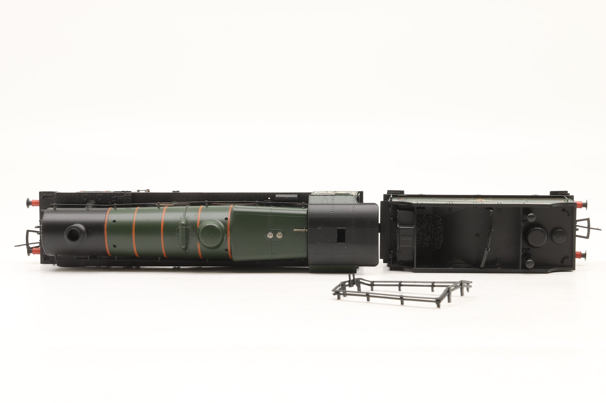 Bachmann OO 31-186 Jubilee Class 45587 'Baroda' in Lined BR Green L/C