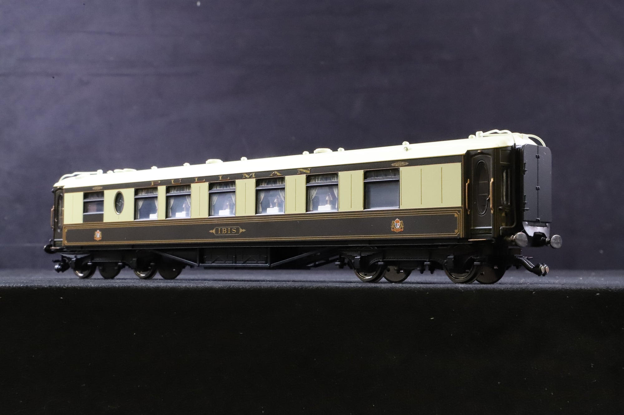 Hornby OO Pack of 3 K-Type Pullman Coaches Split From R1038 'Orient Express' Set
